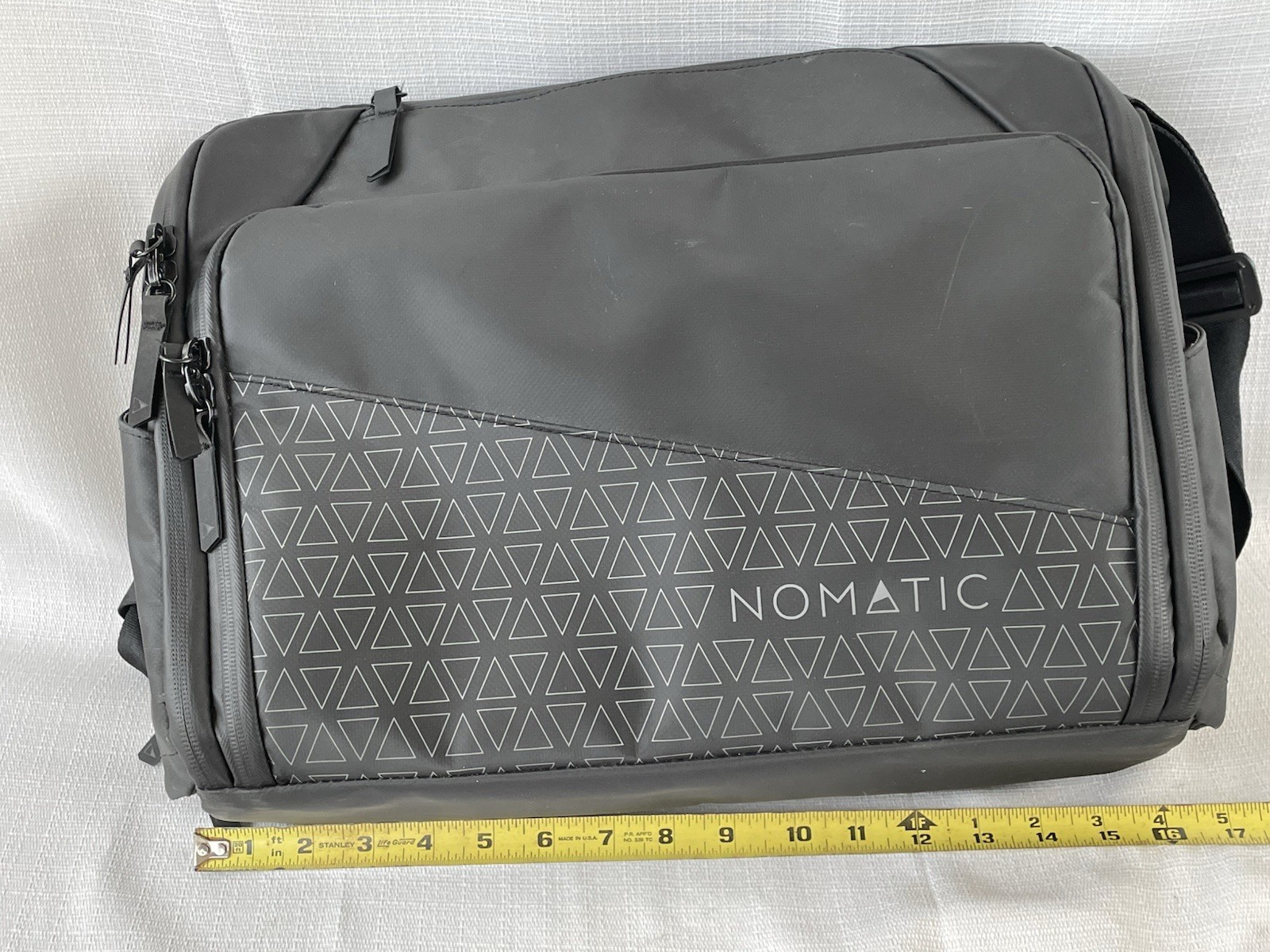 Nomatic Mens Messenger Laptop Bag Magnetic Strap Buckles Water Resistant RFID