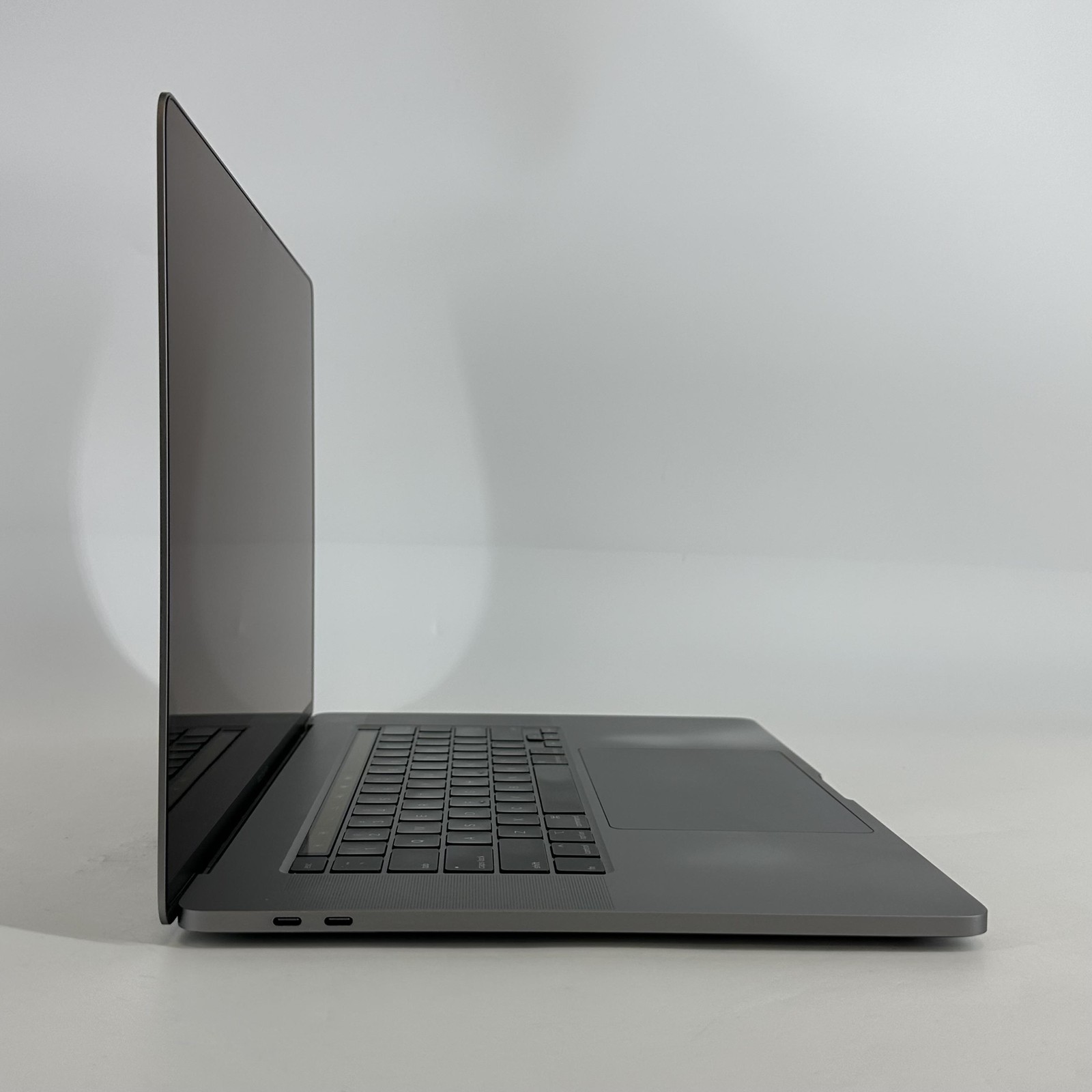 MacBook Pro 16 Touch Bar Space Gray 2019 2.4 GHz i9 32GB 1TB Radeon Pro 5500M