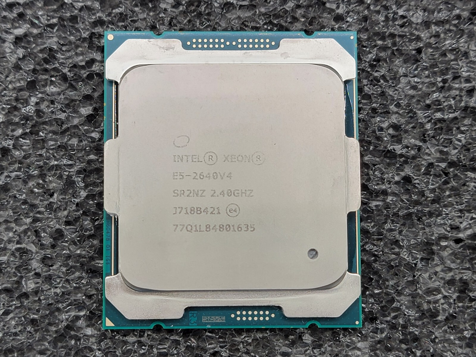 Intel Xeon E5-2640 V4 2.40GHz 10-Core 25M LGA 2011-3 SR2NZ Server Processor 90W