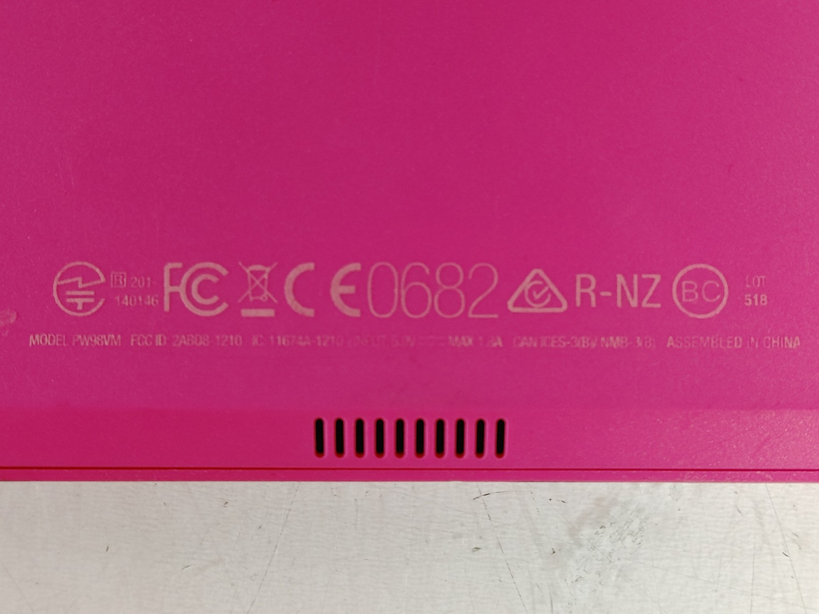 Amazon Fire HD 6 (4th Generation) PW98VM 8 GB Fire OS (WiFi Only)