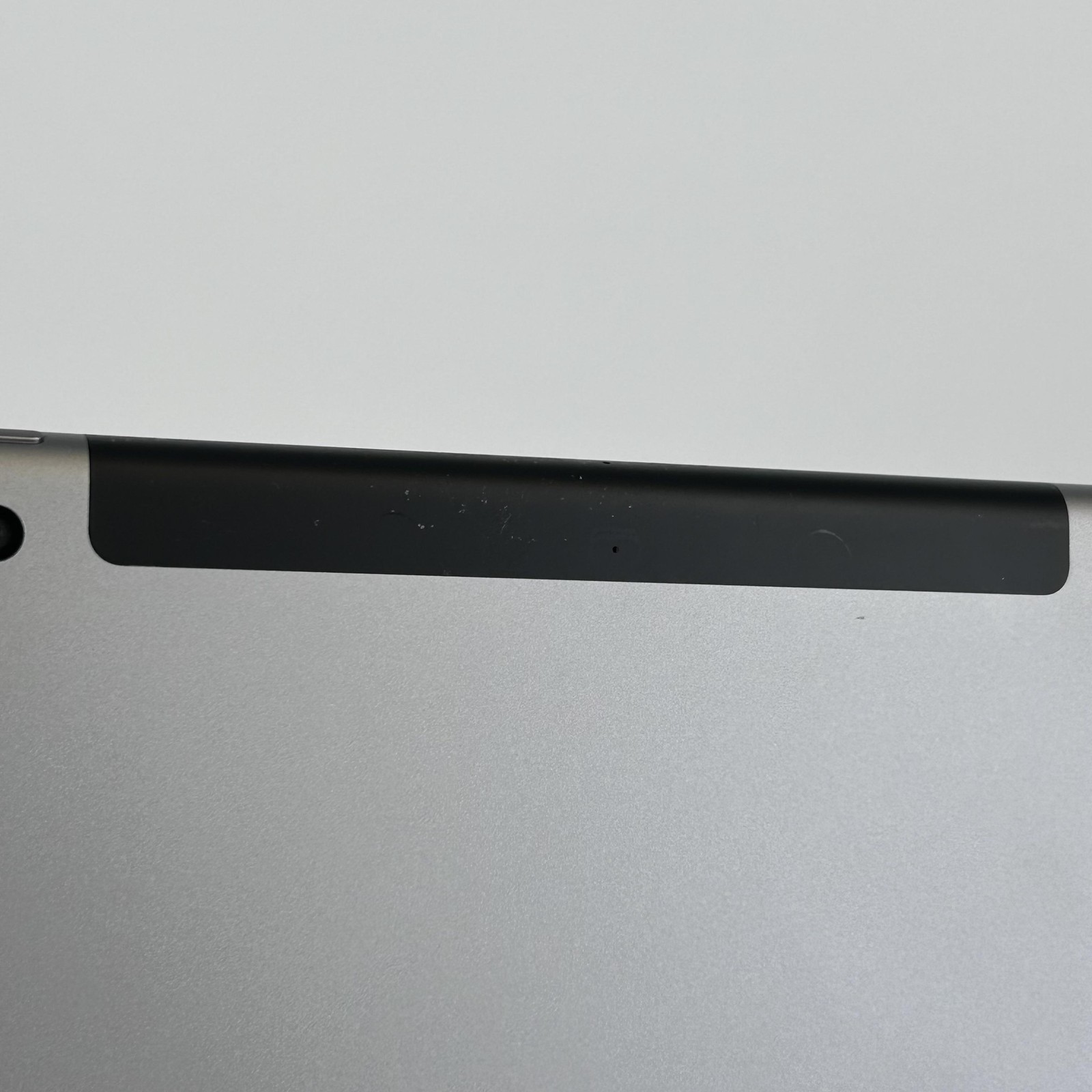 Apple iPad 6 Space Gray 32GB Unlocked – Backlight Bleed/Home Button Sunken