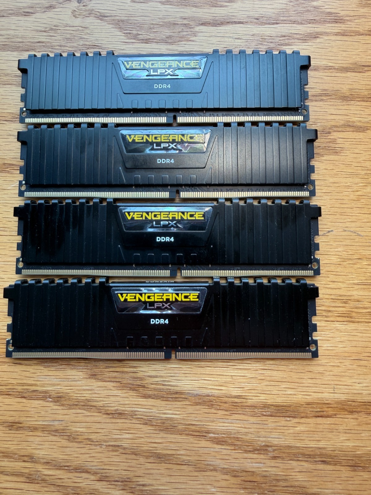 Corsair Vengeance LPX 32GB (4x8GB) RAM DDR4 2400MHz (CMK32GX4M4A2400C14) 537