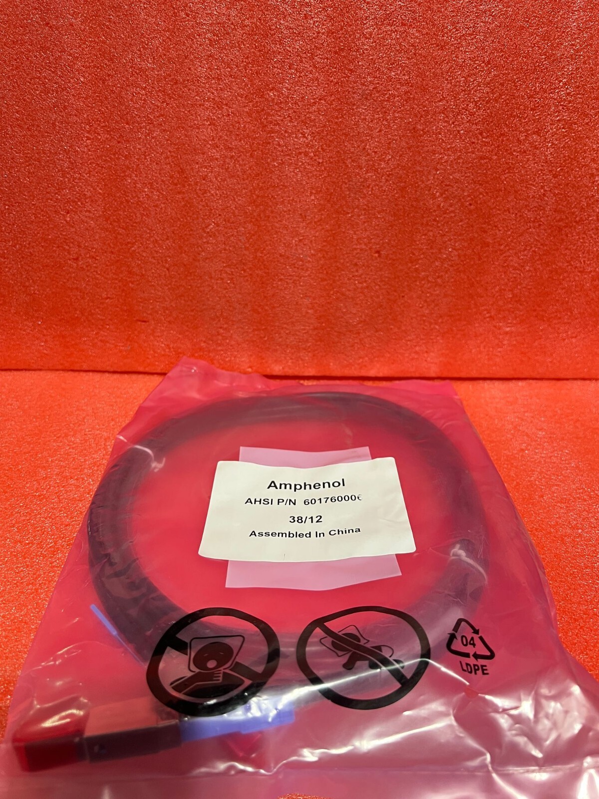 Amphenol Mini-SAS Cable SFF-8644 to SFF-8644, 12Gbps 28AWG 2M
