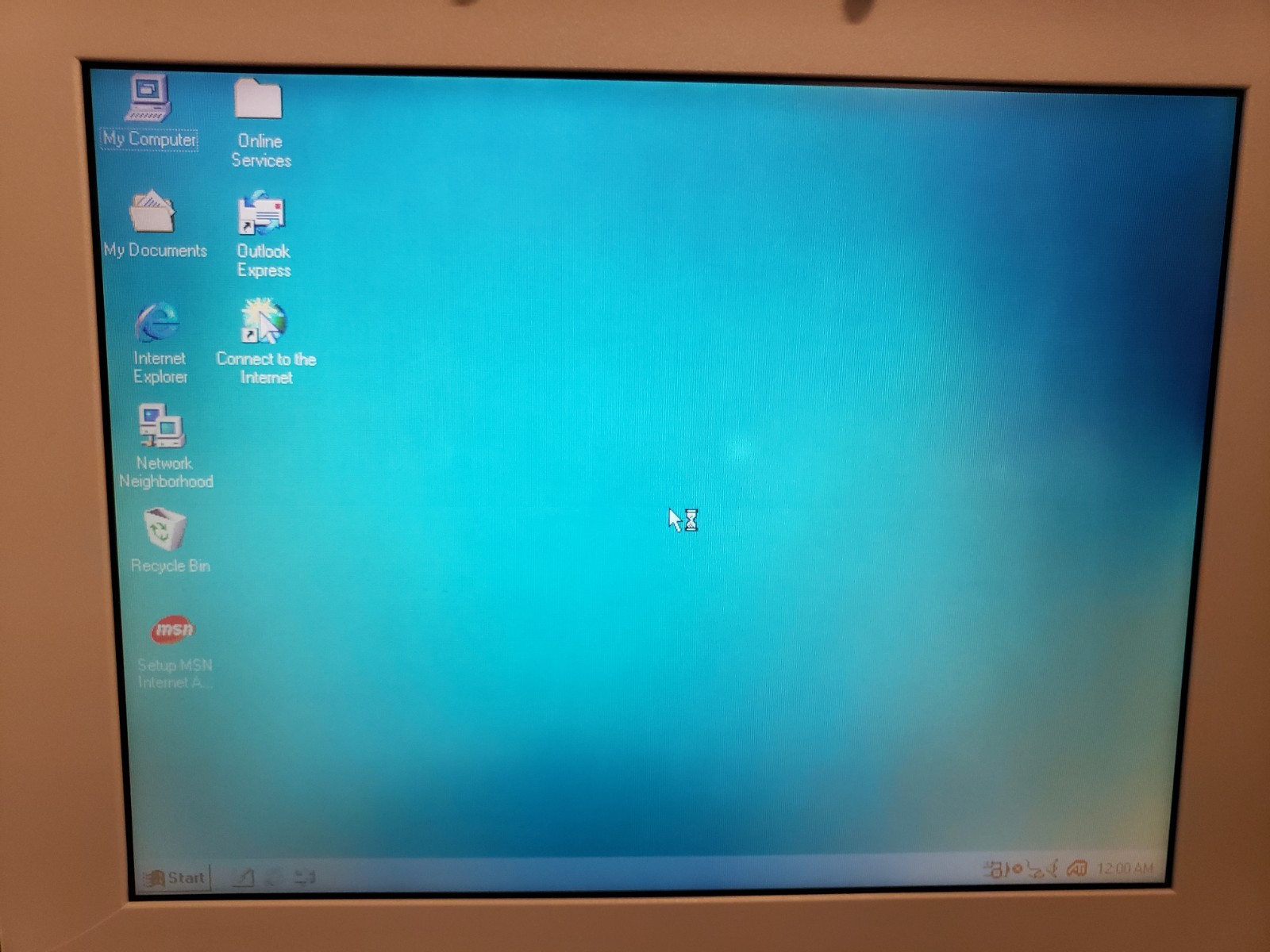 Vintage Rare Hitachi Flora 270GX 12.1″ Laptop Celeron 550MHz 64MB 10GB Win98