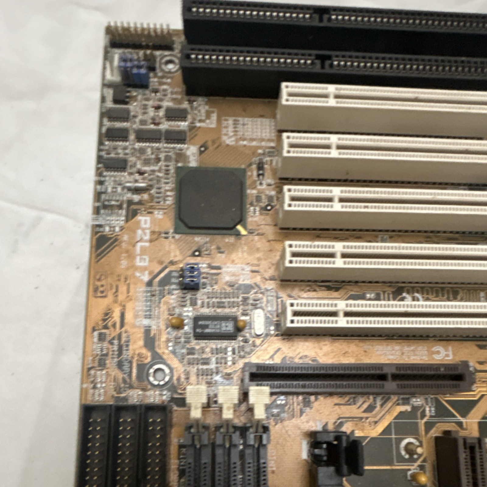 ASUS P2L97 ATX Slot 1 Motherboard Intel PCI ISA AGP SDR SDRAM On-Board Audio
