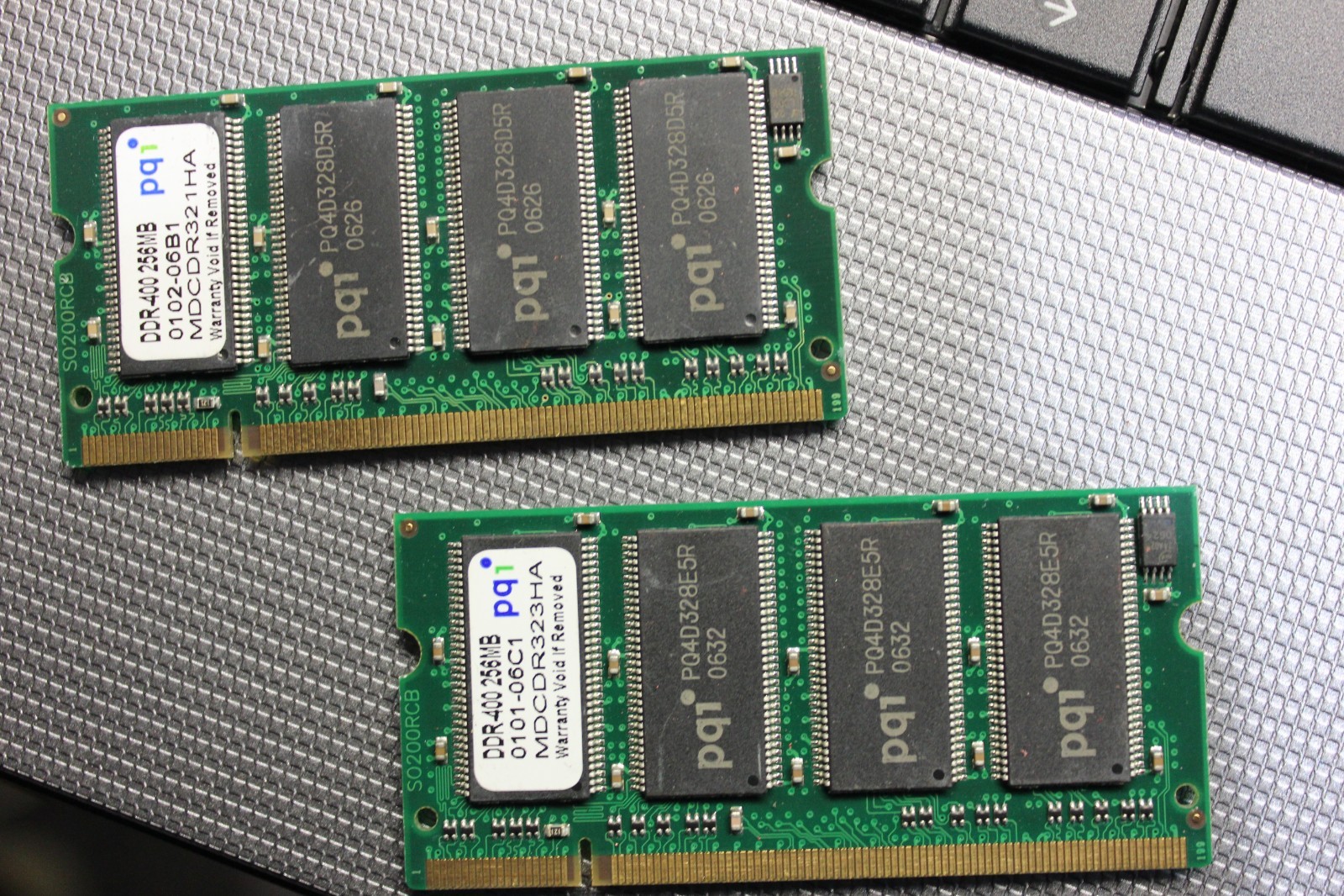 MDCDR301HA 0102-07A1 -2 – DDR-400 256MB X 2 =512MB