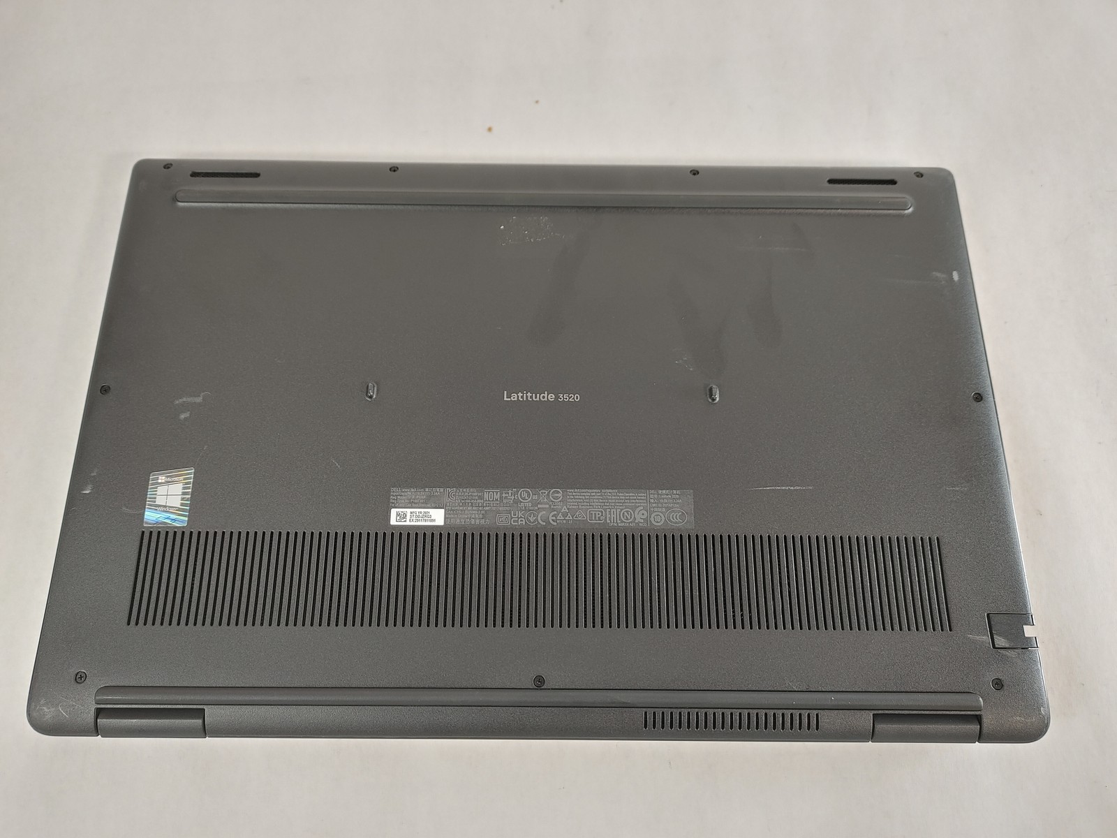 Dell Latitude 3520 Core i3-1115G4 3.00 GHz 8 GB DDR4 240 GB M.2 Windows 11 Pro
