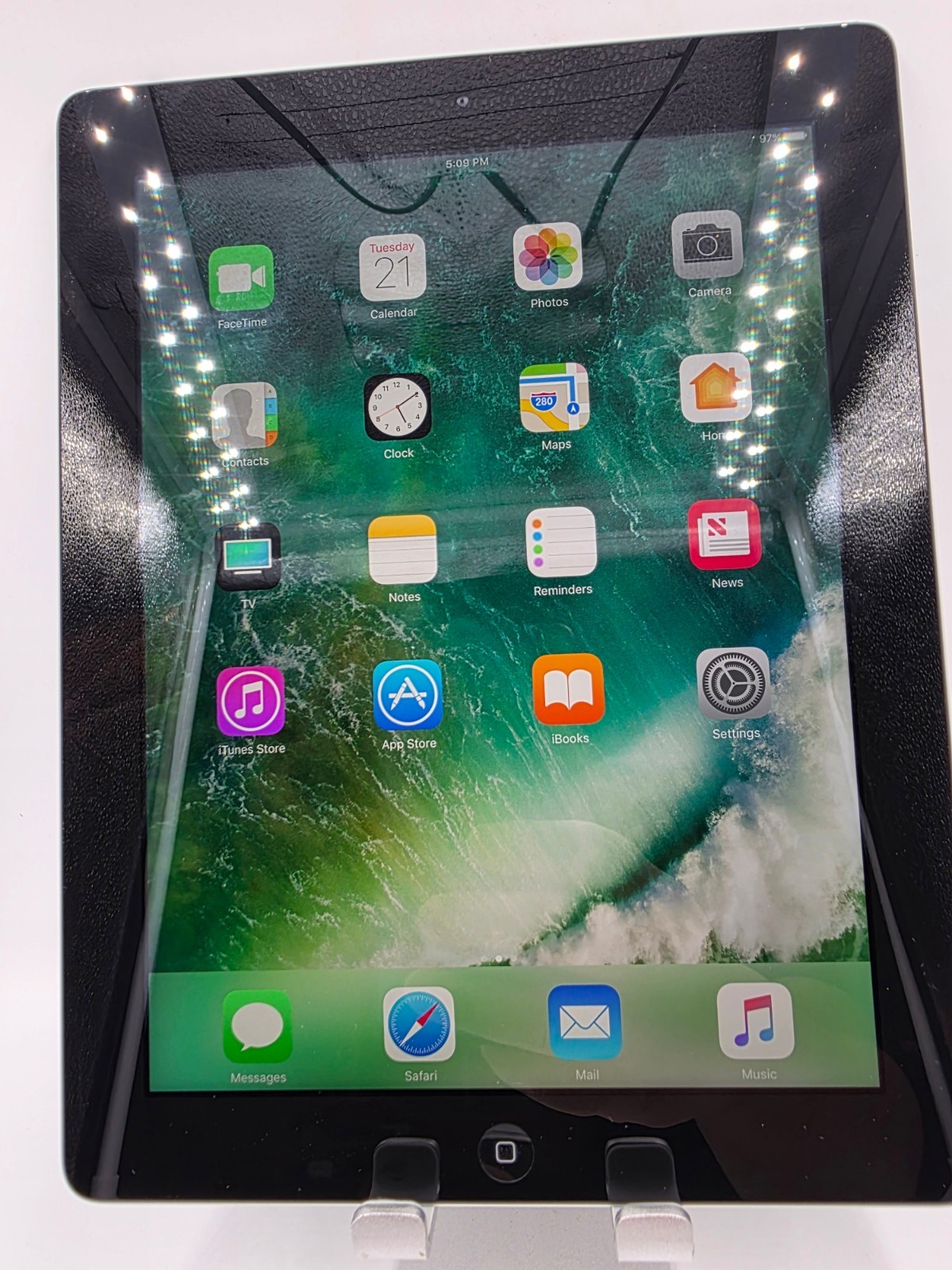 Apple iPad 4th Gen Retina 16gb Wi-fi 9.7in – Black – (md510ll/a)