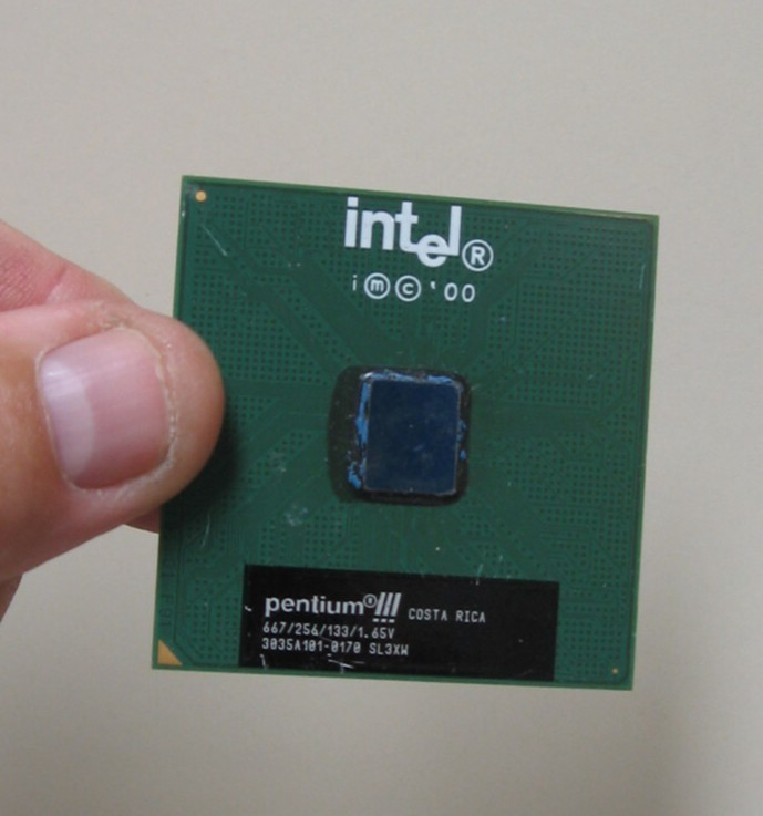 CPU Intel PENTIUM III MC 00 COSTA RICA / MALAY 667/256/133/1.65 – 7 ct.