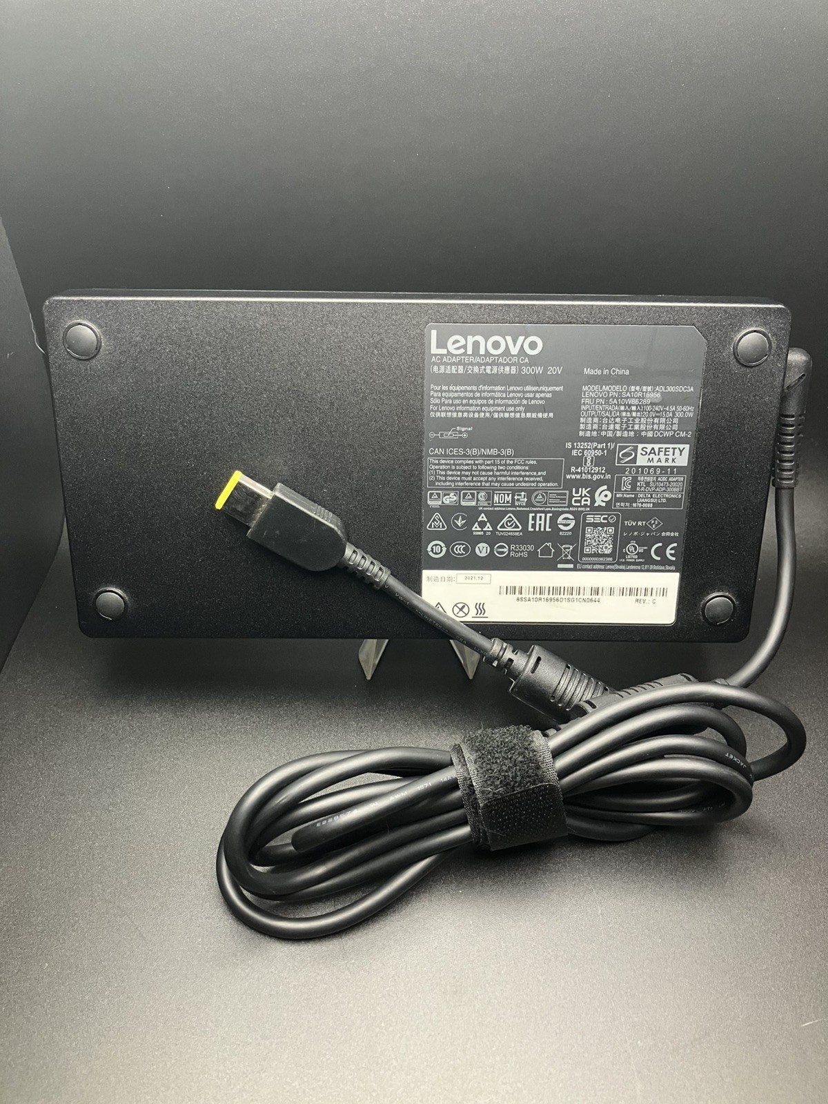 Lenovo 300W 20V 15.0A AC Power Adapter / ADL300SDC3A / SA10R16956 / 5A10W86289