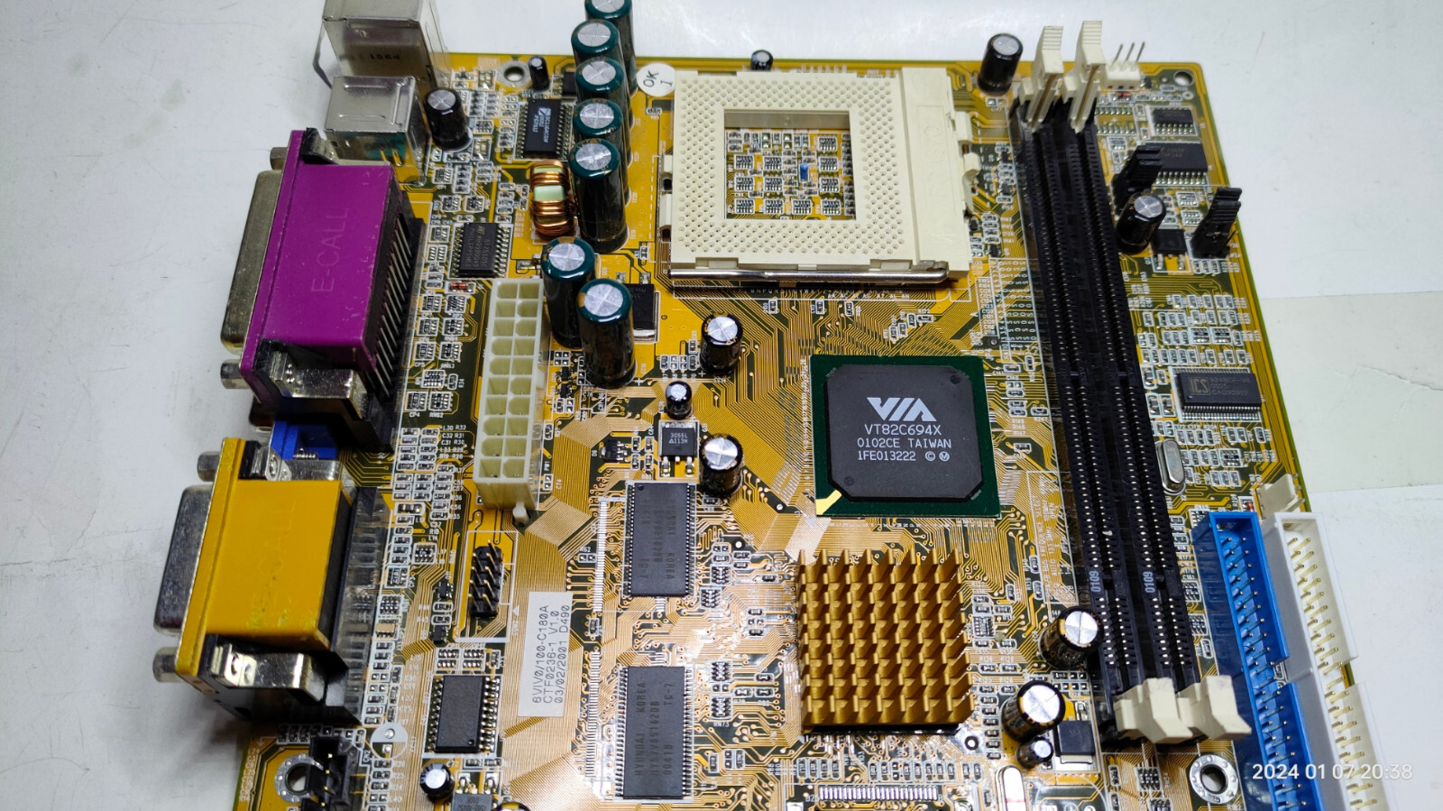 Rare Socket 370 Chaintech CT-6VIV with int. Nvidia Riva TNT2M64 + CPU & 128 MB