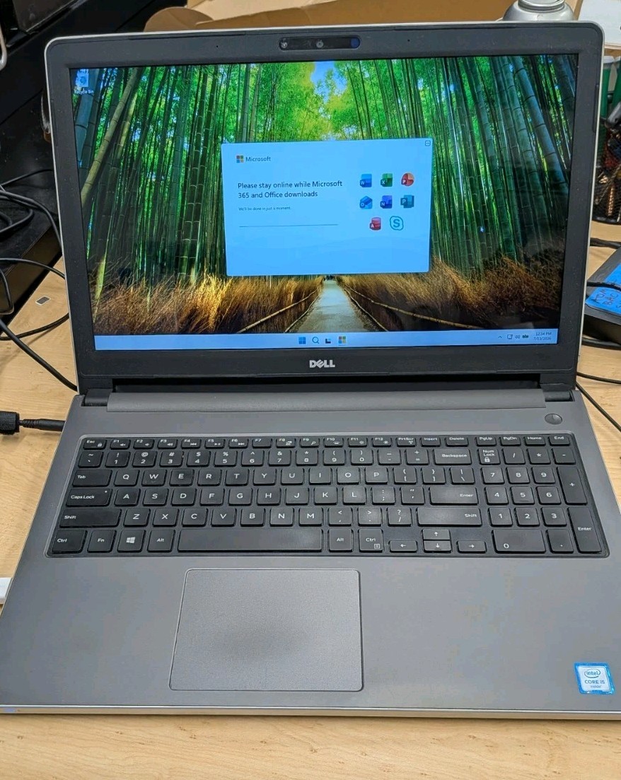 Dell Inspiron 15 5559 15.6″ i5-6200U 2.3GHz 81GB 240GB SSD Windows 11 MS Office