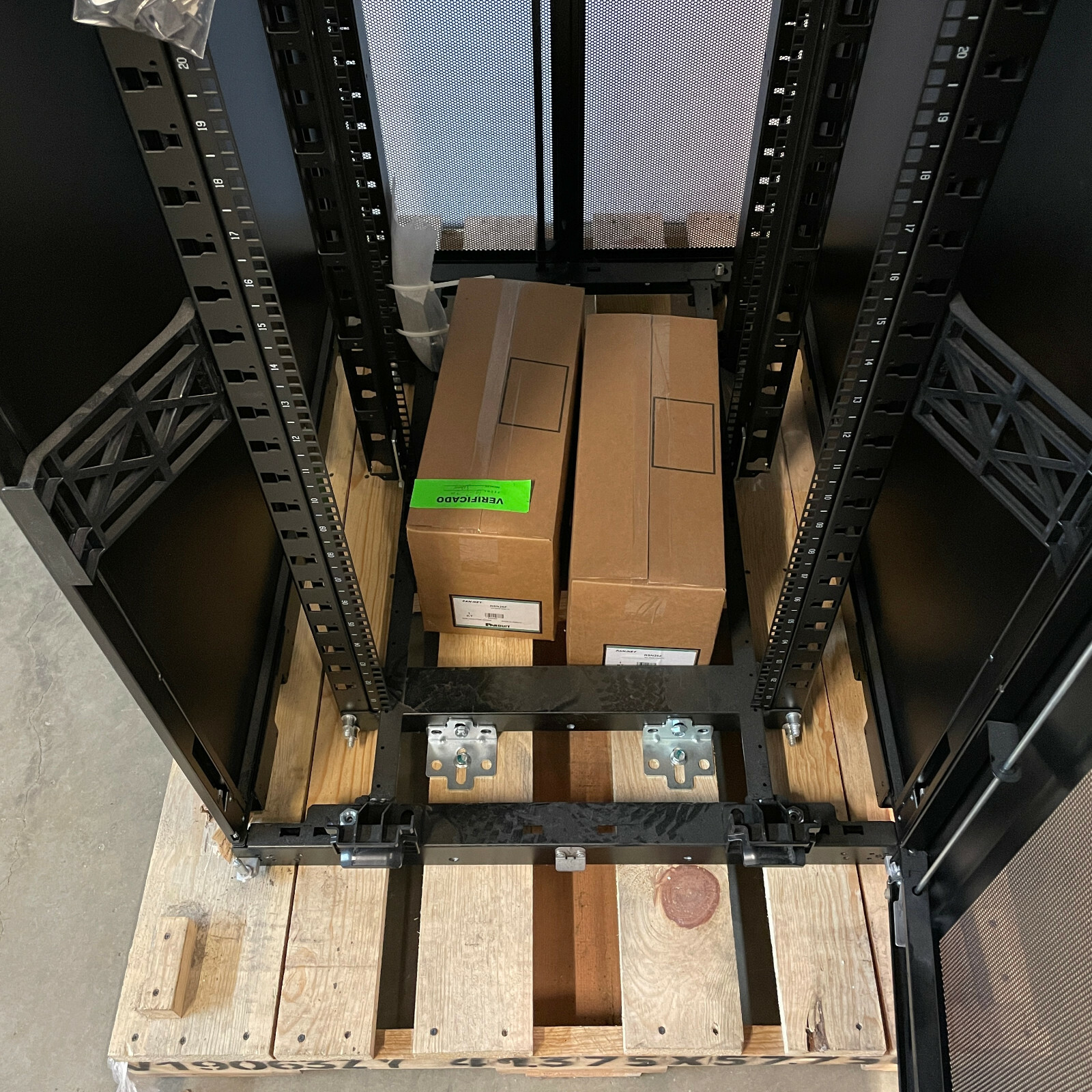 SEE PICTURES! Panduit N8212BC 42U Server Rack Cabinet Enclosure 800mmx1070mm