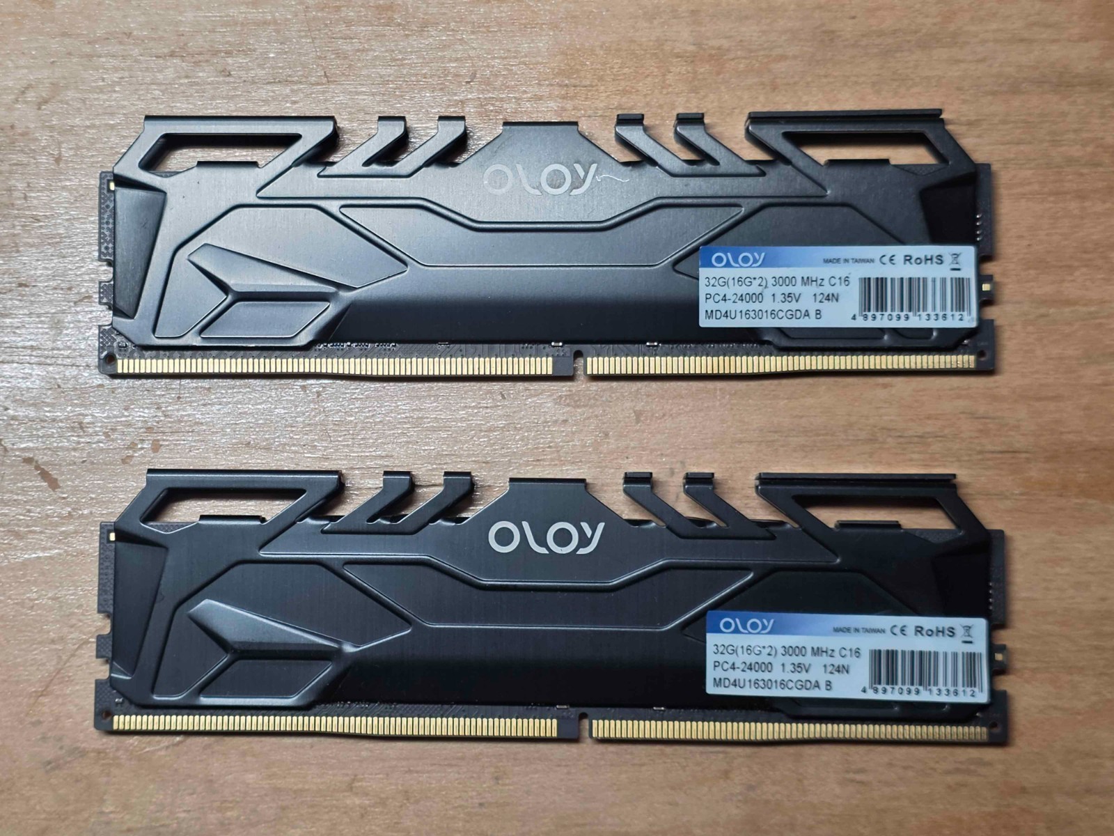 OLOy 32GB (2x16GB) DDR4 3000MHz CL16 PC4-24000 Desktop RAM Kit MD4U163016CGDA