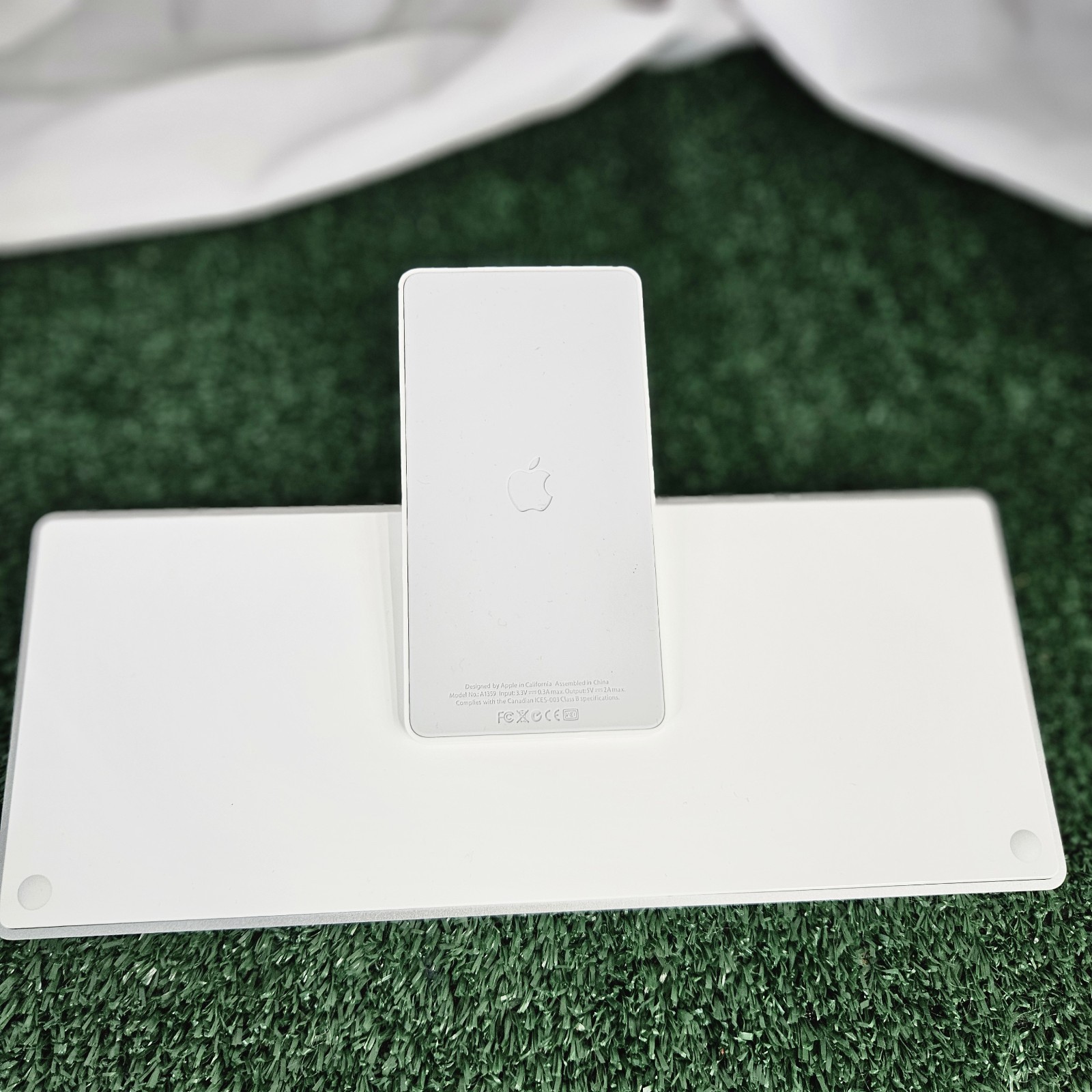 Apple Keyboard Dock Model#A1359 for Apple iPad Gen 1 &2 Port