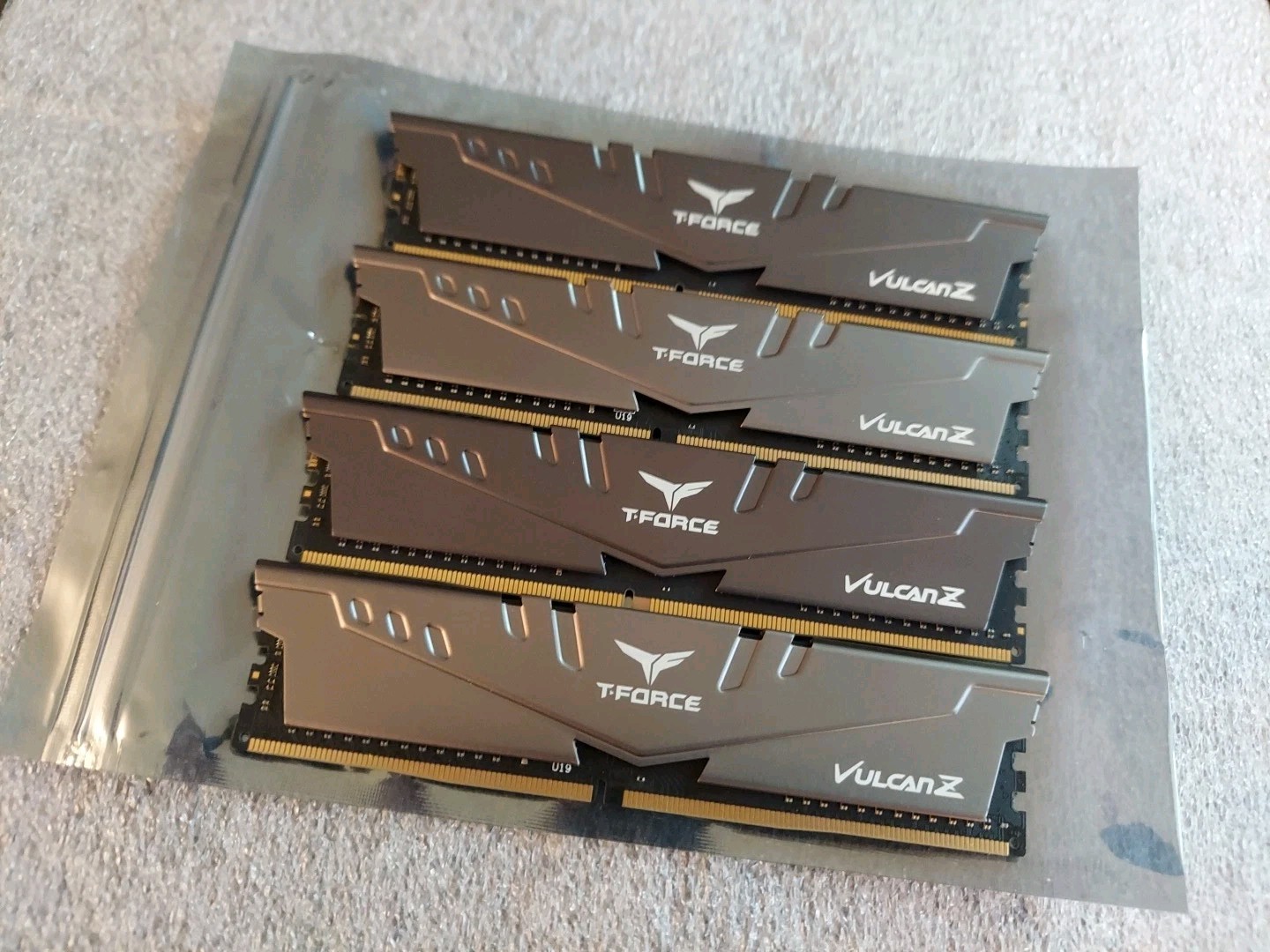 Set 4 Tested GOOD TeamGroup VulcanZ 4x 8GB DDR4 3000 Gaming PC RAM DIMM 32GB XMP