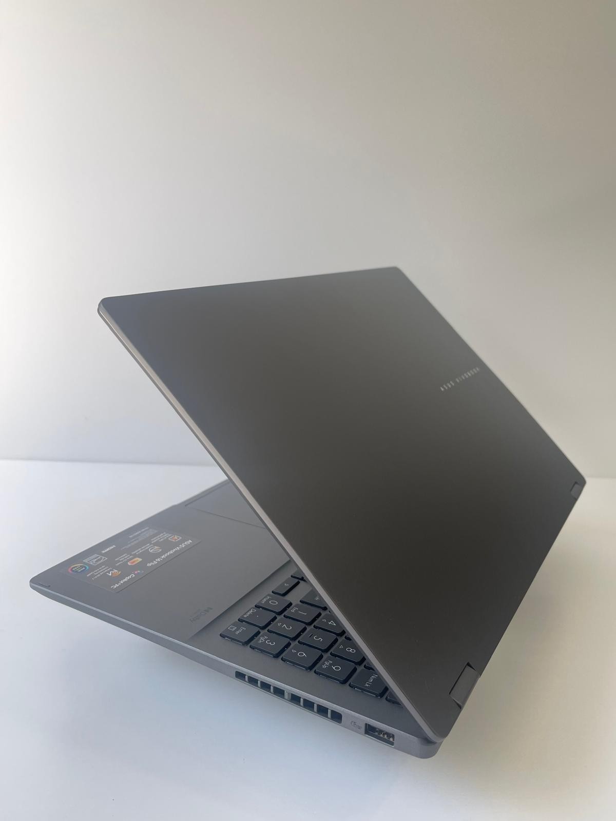 ASUS Vivobook Flip 16″ WQXGA+ OLED Touch 2-in-1 Ultra 7 258V 32GB 1TB SSD W11