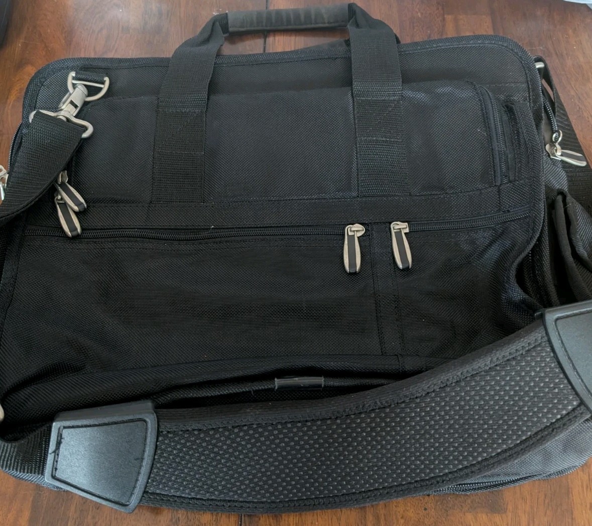 Targus Black Laptop Briefcase Messenger Bag Padded Shoulder Strap Work Travel