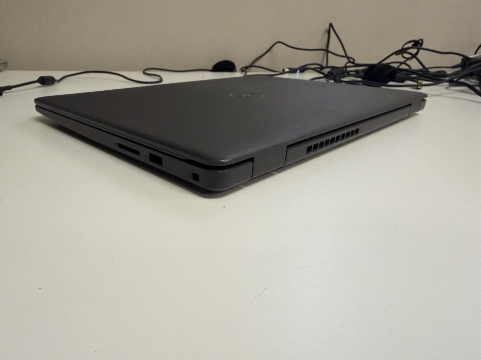 ✅ Dell Vostro 3400 ✅ 14″ FHD ✅ i5-1135G7 8GB RAM ✅ 256GB NVMe Win 11 Pro ✅ HDMI