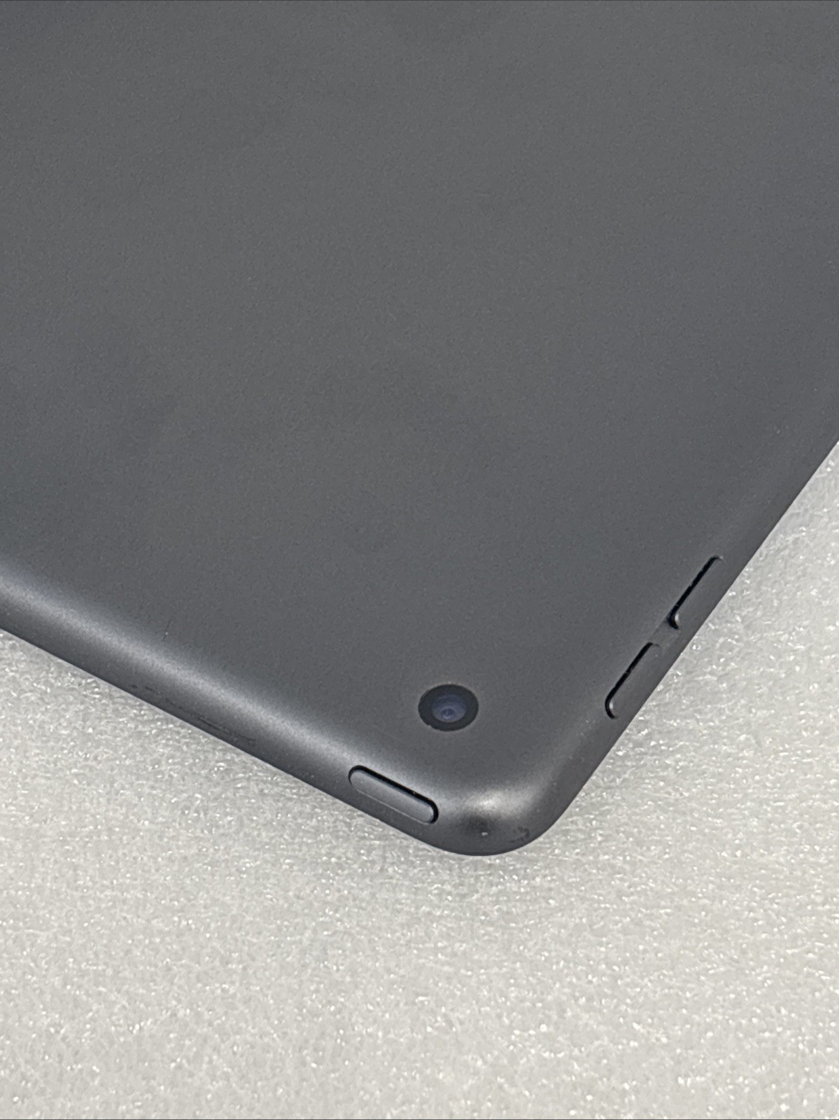 Apple iPad (9th Generation) A2602 256 GB, Wi-Fi, 10.2 in – Space Gray *Read*