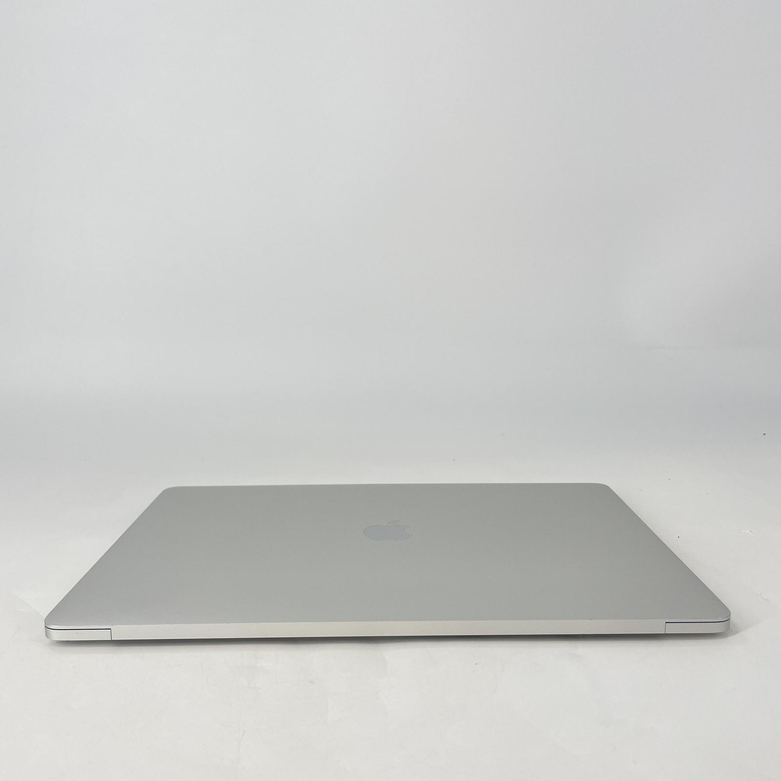 MacBook Pro 15 Touch Bar Silver 2016 2.7 GHz i7 16GB 2TB SSD AMD Radeon Pro 455