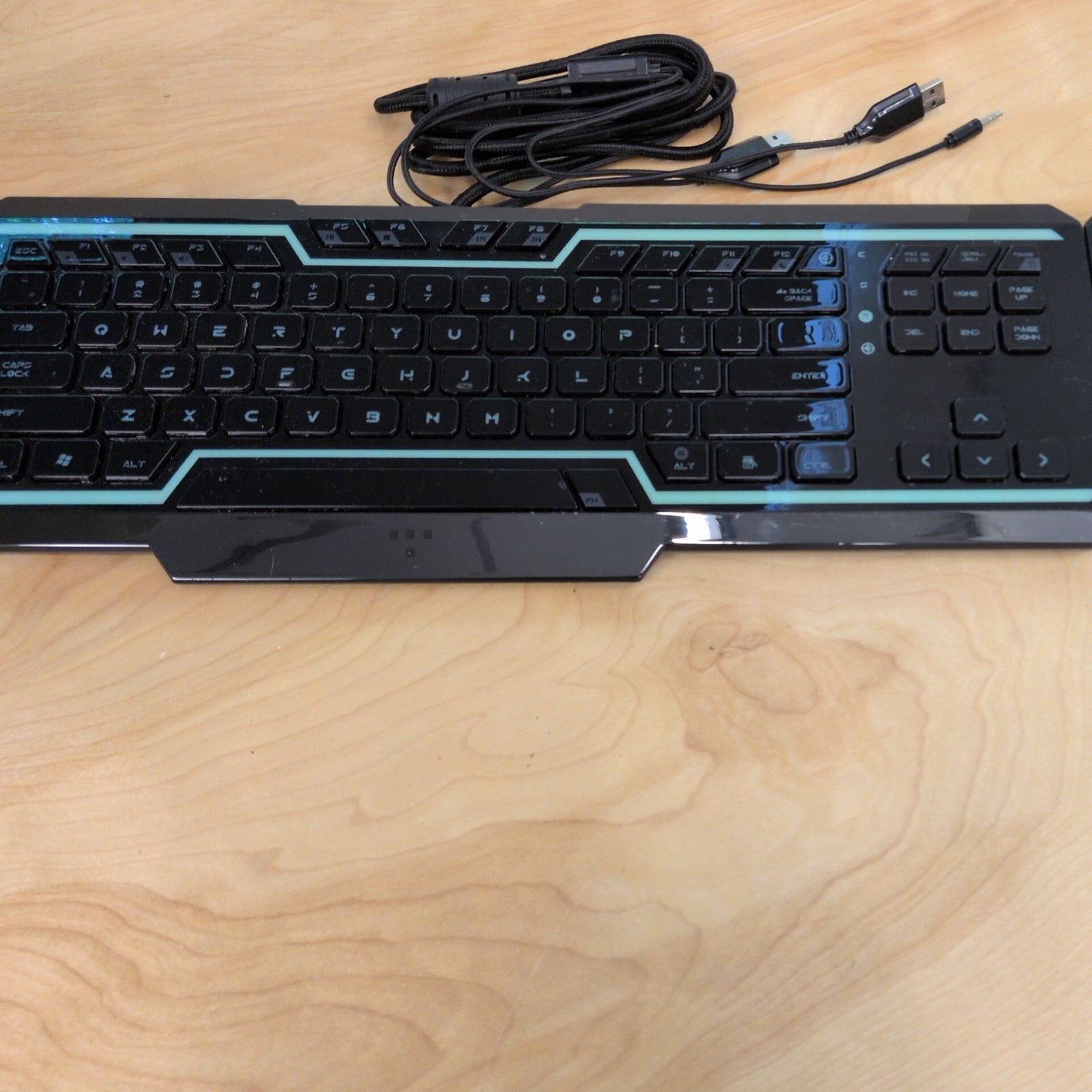 Razer Tron Legacy Disney Gaming Keyboard RZ03-0053 w/ Number Pad RARE
