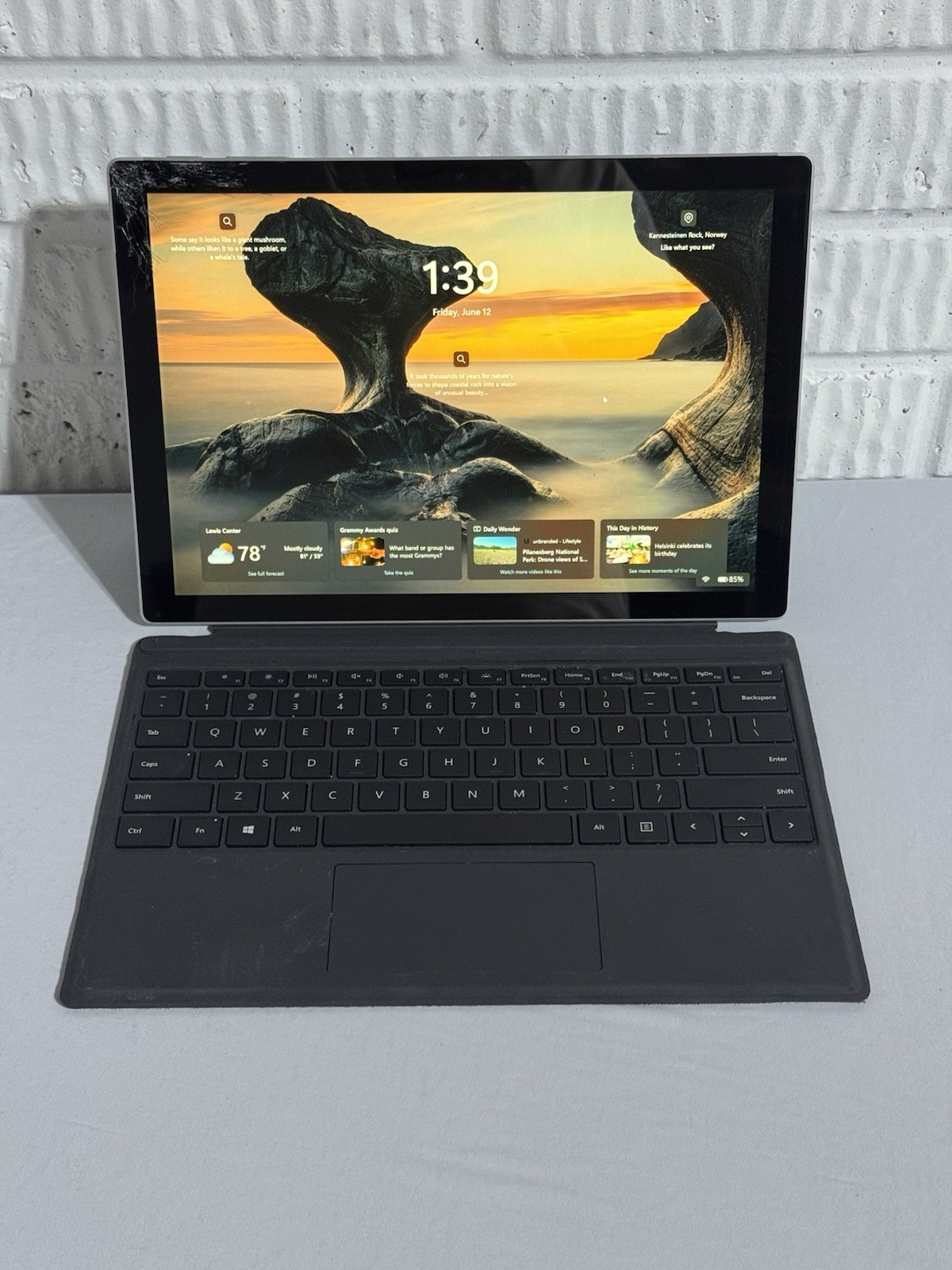 Microsoft Surface Pro 7 i5/16GB/256GB – Cracked Screen – AS/IS – PARTS & REPAIR