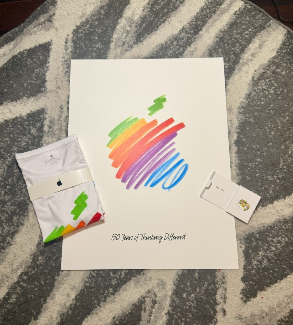 Apple 50 Year Anniversary Collection Set Thinking Different (poster and tee+pin)
