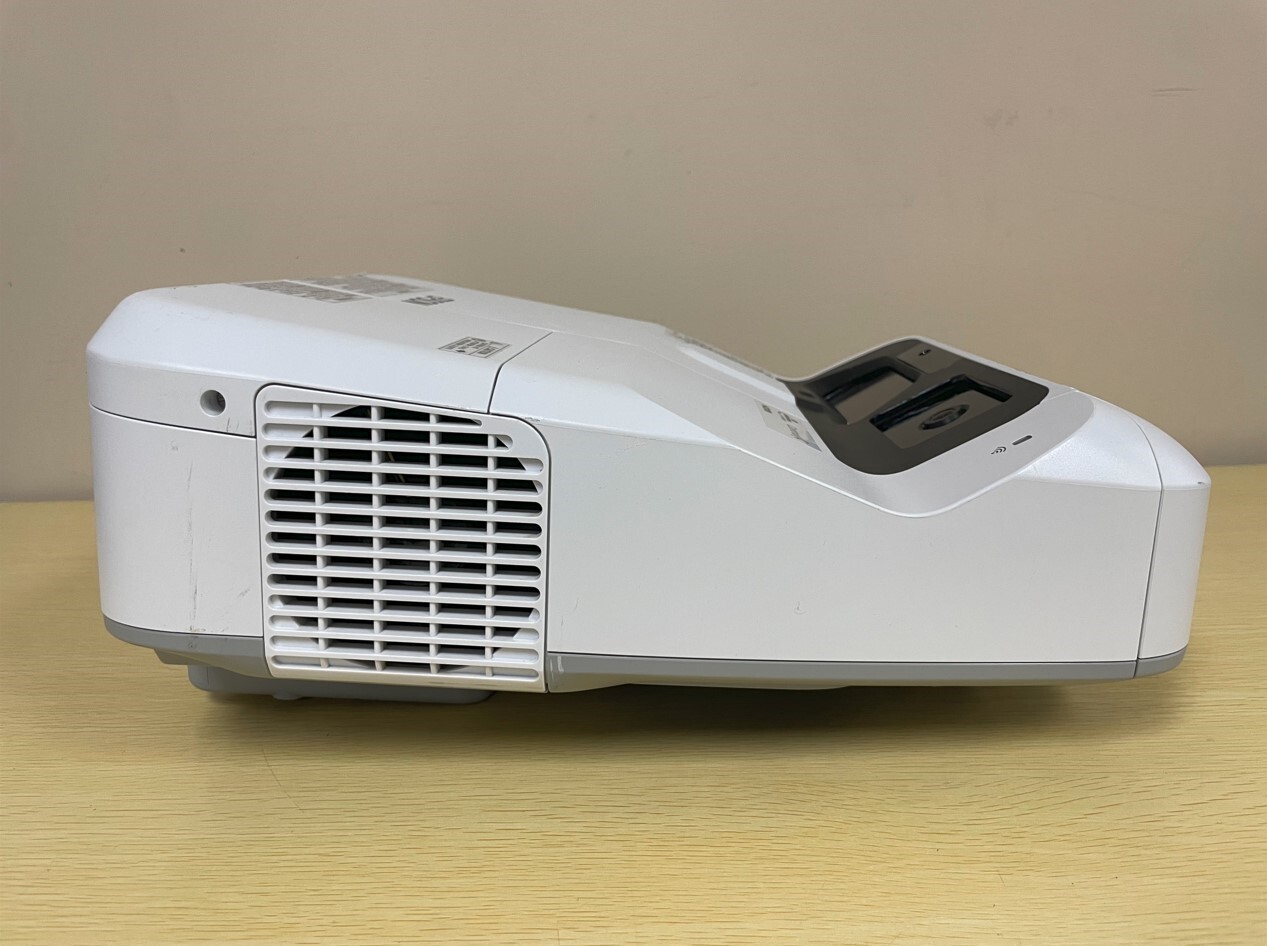 EPSON Bright Link 695Wi LCD Projector 3500 Lumens 2135 Lamp Hours H740A