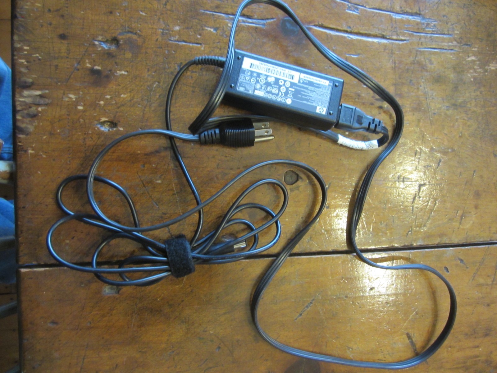 Genuine HP 18.5V, 3.5A, 65W AC DC Adapter/Charger