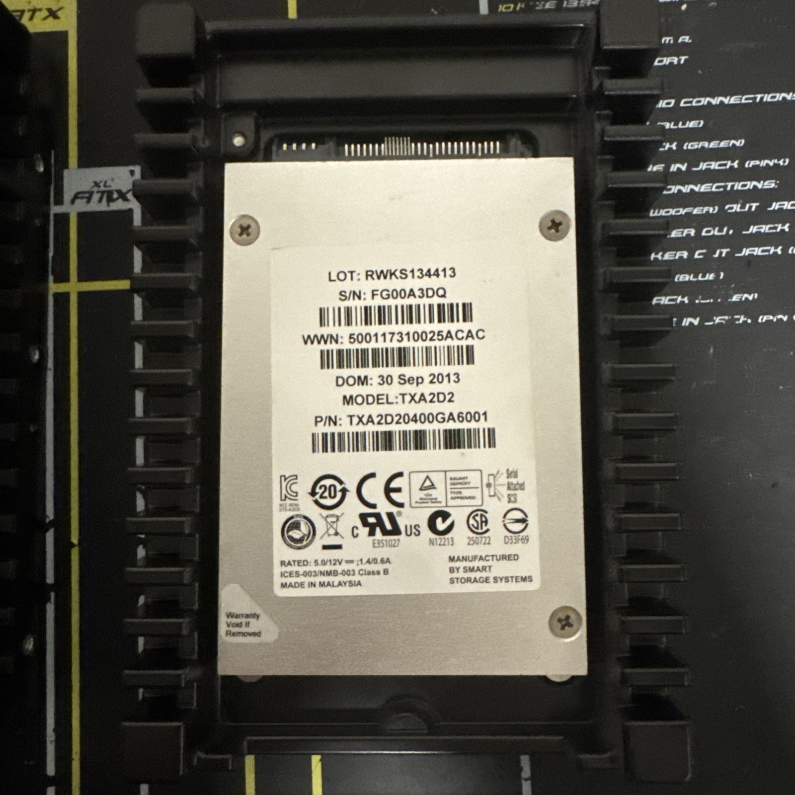 4x SanDisk TXA2D2 400 GB,Internal,2.5″ SSDs W/ IcePack SAS Heatsink
