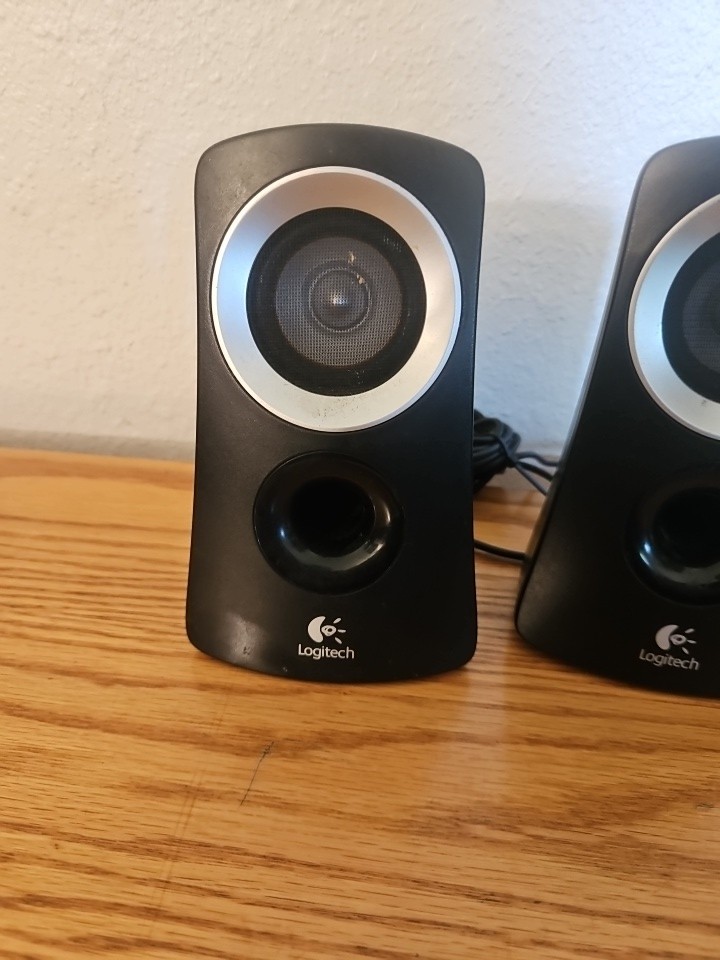 Logitech Z313 Speakers Only Good Condition
