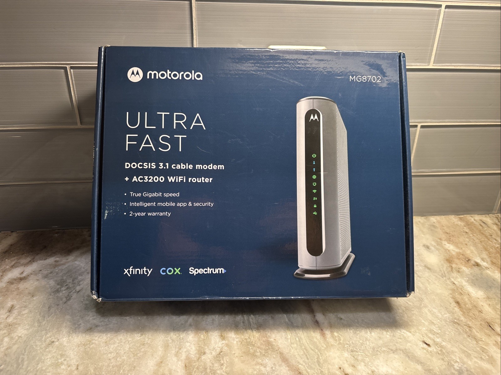 Motorola MG8702 DOCSIS 3.1 Cable Modem+ AC3200 WIFI Router Combo