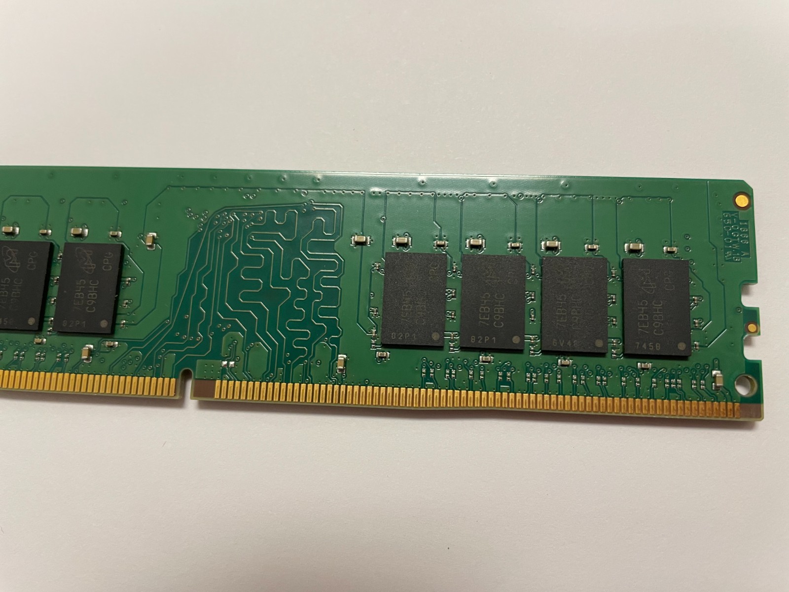Micron Crucial 8GB (1-Stick) PC4-19200 DDR4-2400 UDIMM CT8G4DFD824A.C16FBD2