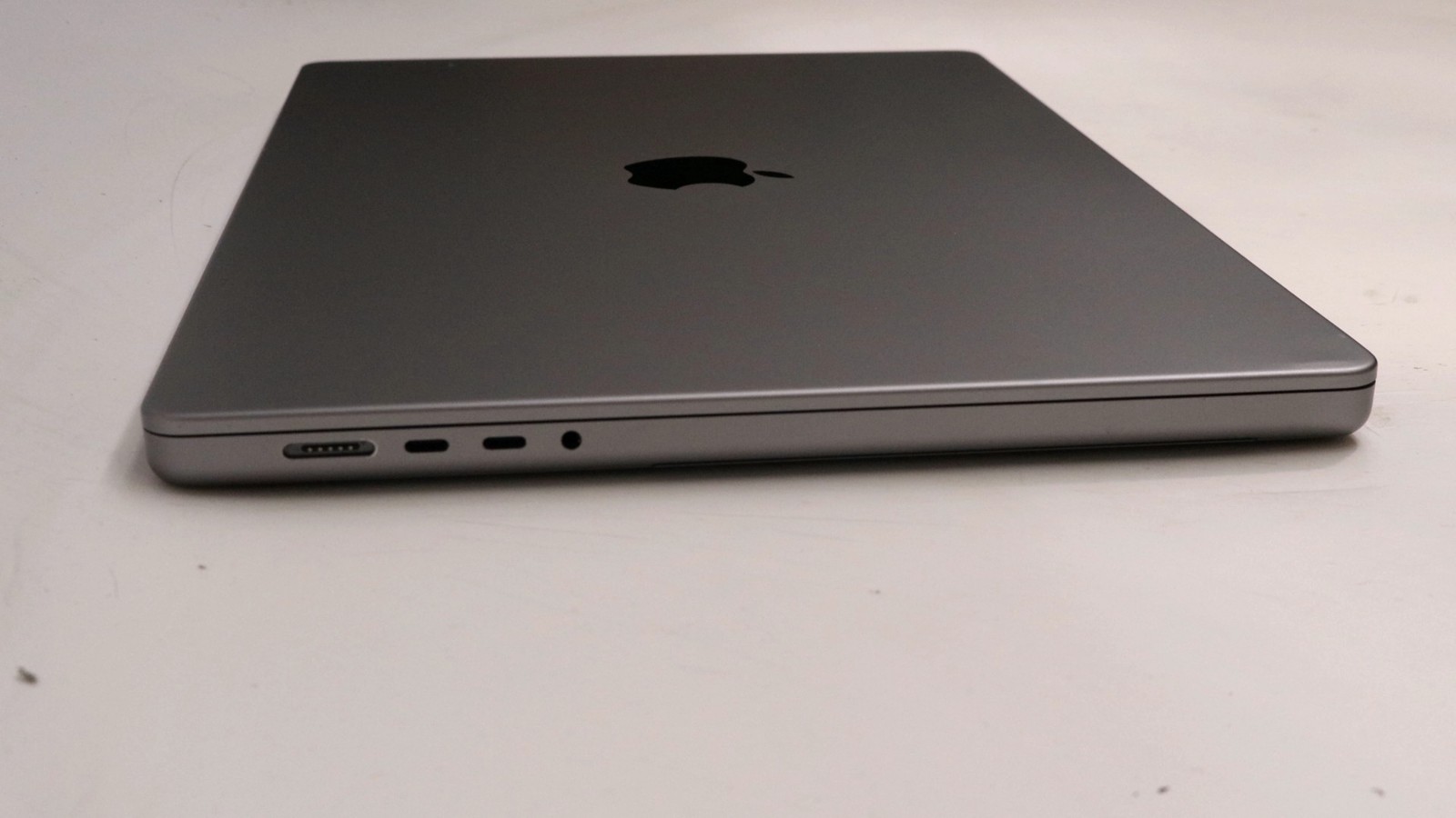 Apple MacBook Pro Retina 16″ M1 Max 10-Core 32GB SSD 1TB Gray 2021 Grade A