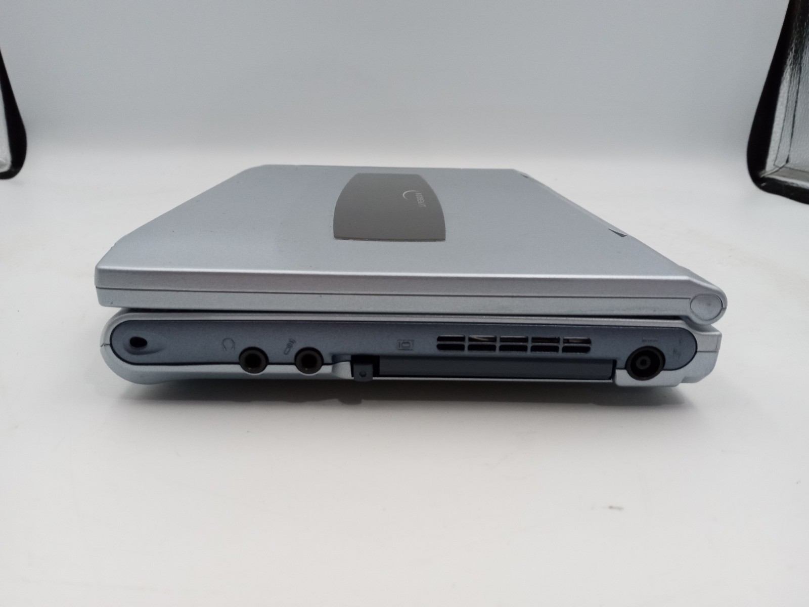 VINTAGE Fujitsu Lifebook P1120 8.9″ Touchscreen Crusoe 800MHz 30GB Windows XP
