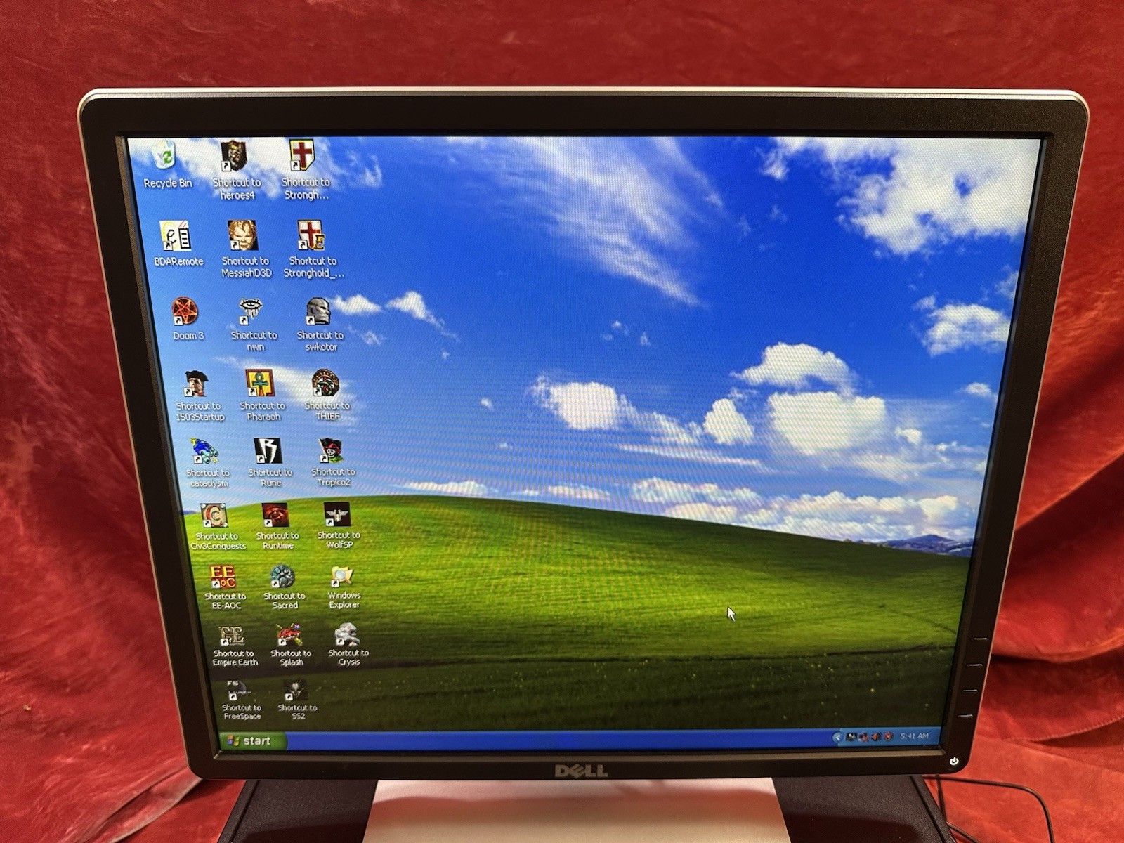 Windows XP Pro FAST Retro Style COMPLETE GAMING SYSTEM With Monitor runs CRYSIS