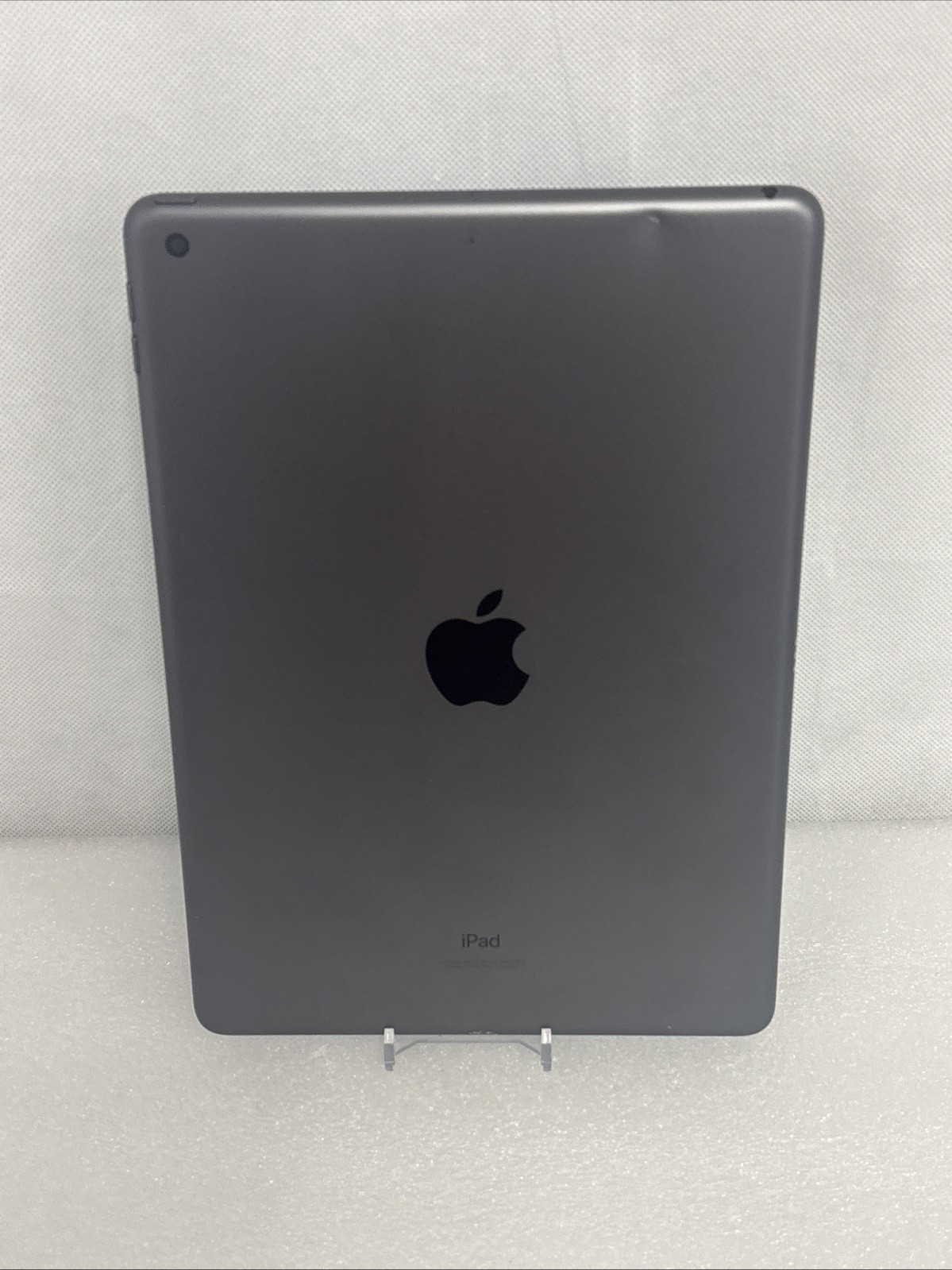 Apple iPad (9th Generation) A2602 256 GB, Wi-Fi, 10.2″ – Space Gray *Read*