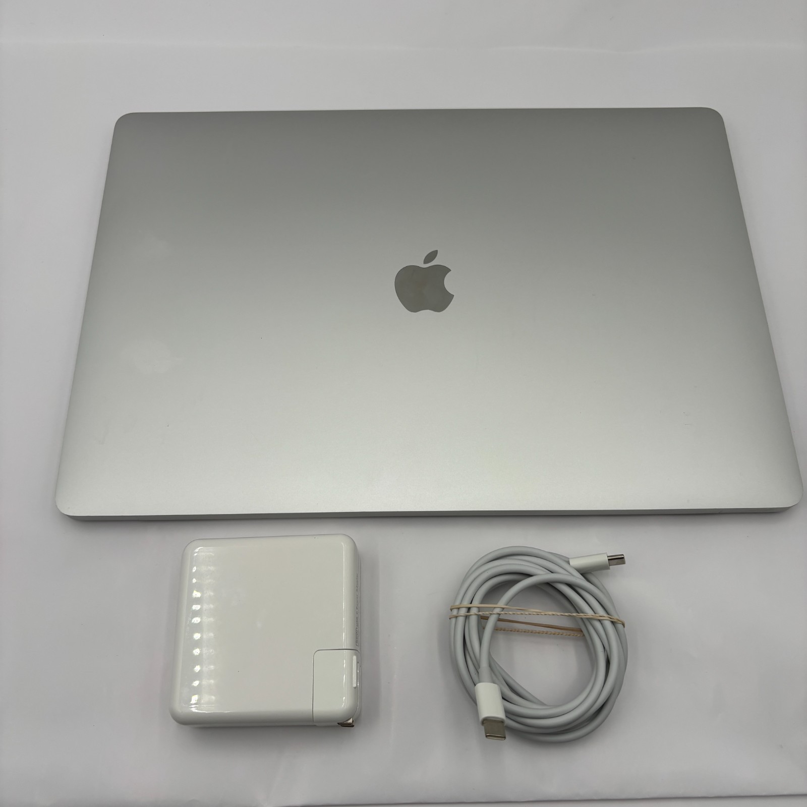 MacBook Pro 16″ i7 2.6/16GB/5300M 512GB – A2141 – Silver – Good Condition