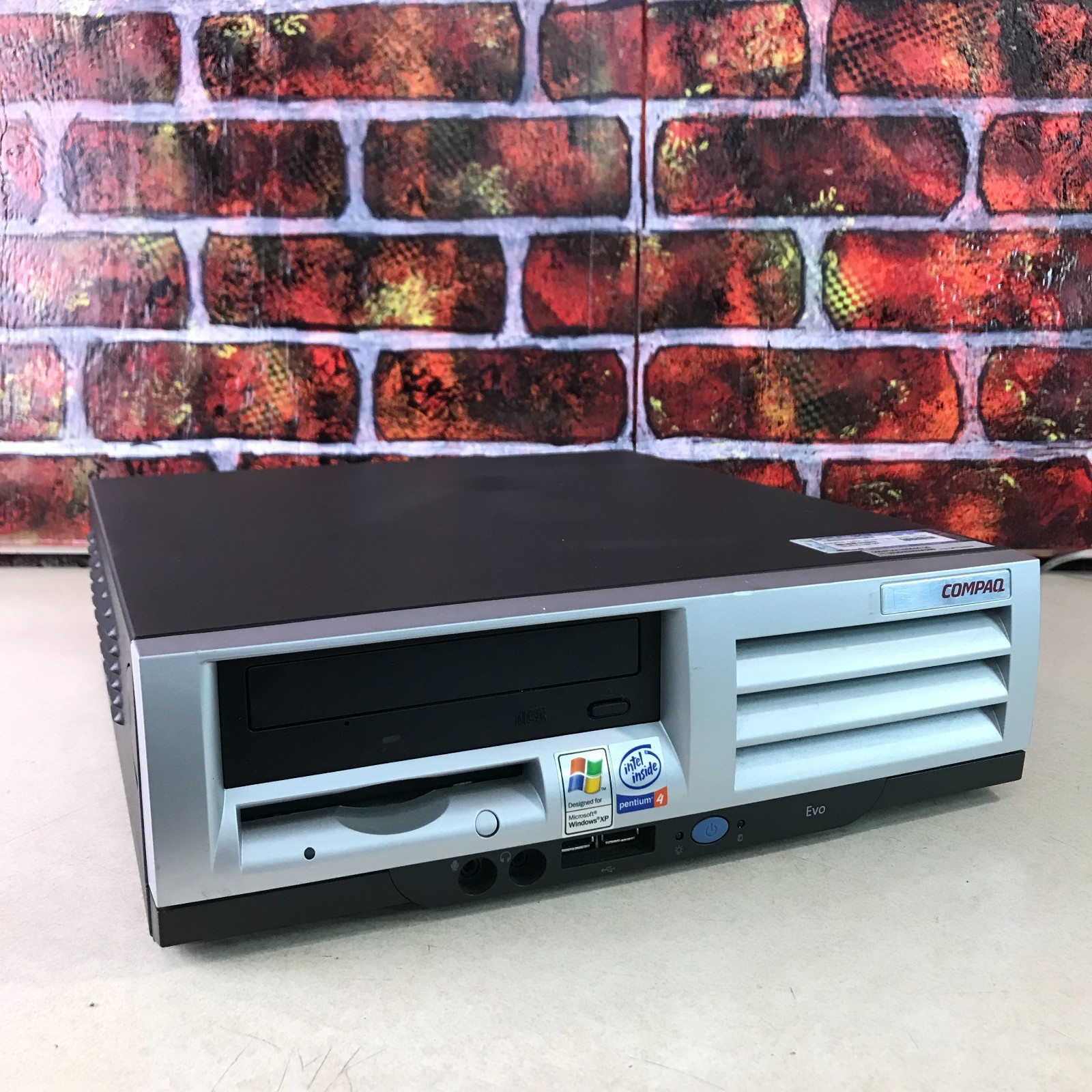 HP Compaq EVO SFF PC Retro Gaming Pentium 4 2.00GHz 256MB RAM (Windows XP Pro)