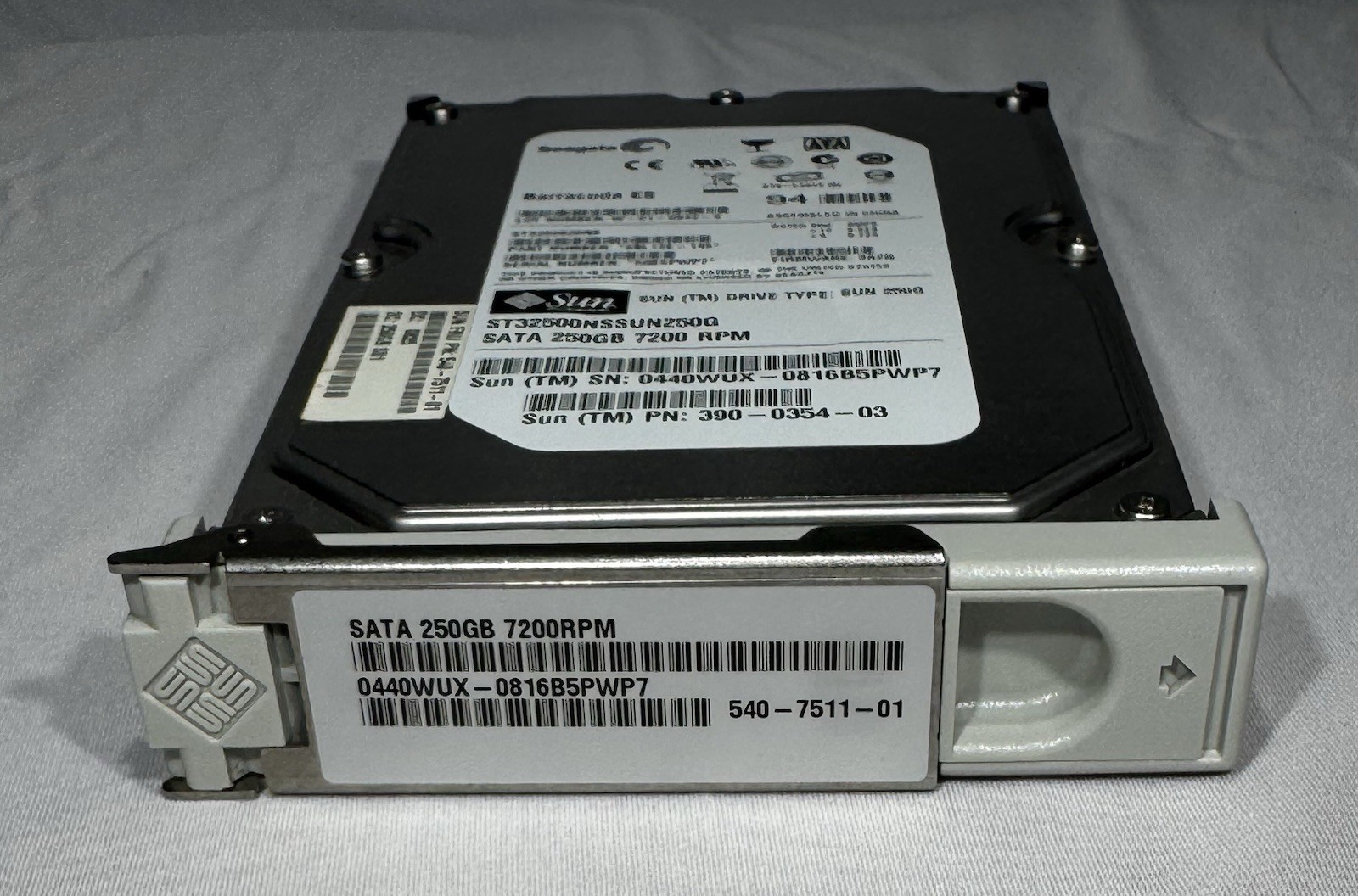 Sun 540-7511 250GB3.5″ 7200RPM SATA 3.0Gb/s HDD w/SPUD Bracket – Sun Ultra 24
