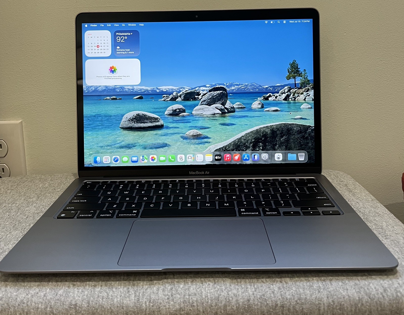 Apple MacBook Air 13.3″ (128GB SSD, Apple M1, 8GB RAM) Laptop GREAT/EXCELLENT