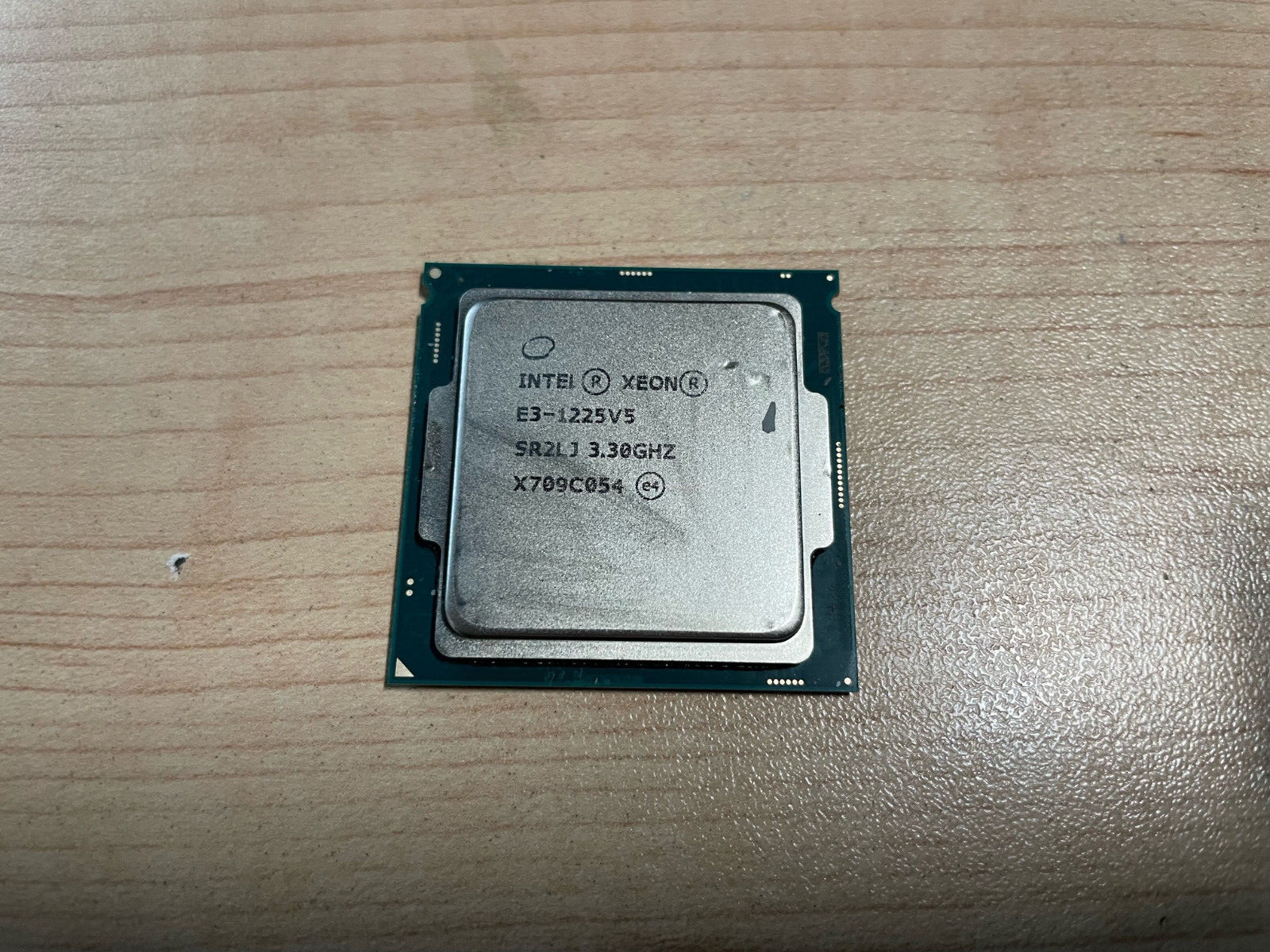 Intel Xeon E3-1225 v5 Quad-Core CPU Processor @ 3.30Ghz Socket 1151 SR2LJ (AMX)