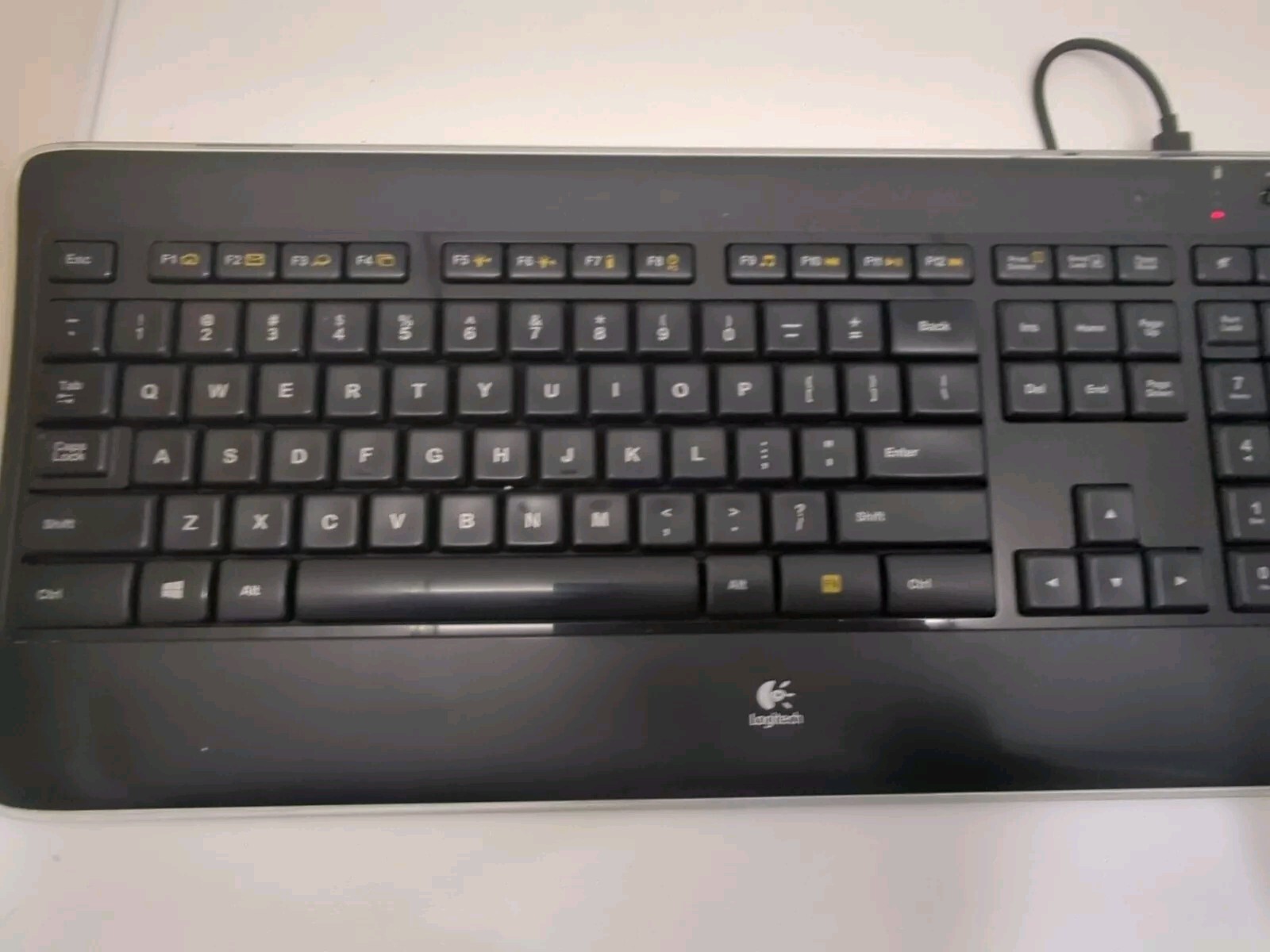 Logitech K800 Rechargeable Wireless Keyboard For Repair/Parts Blinking Red READ