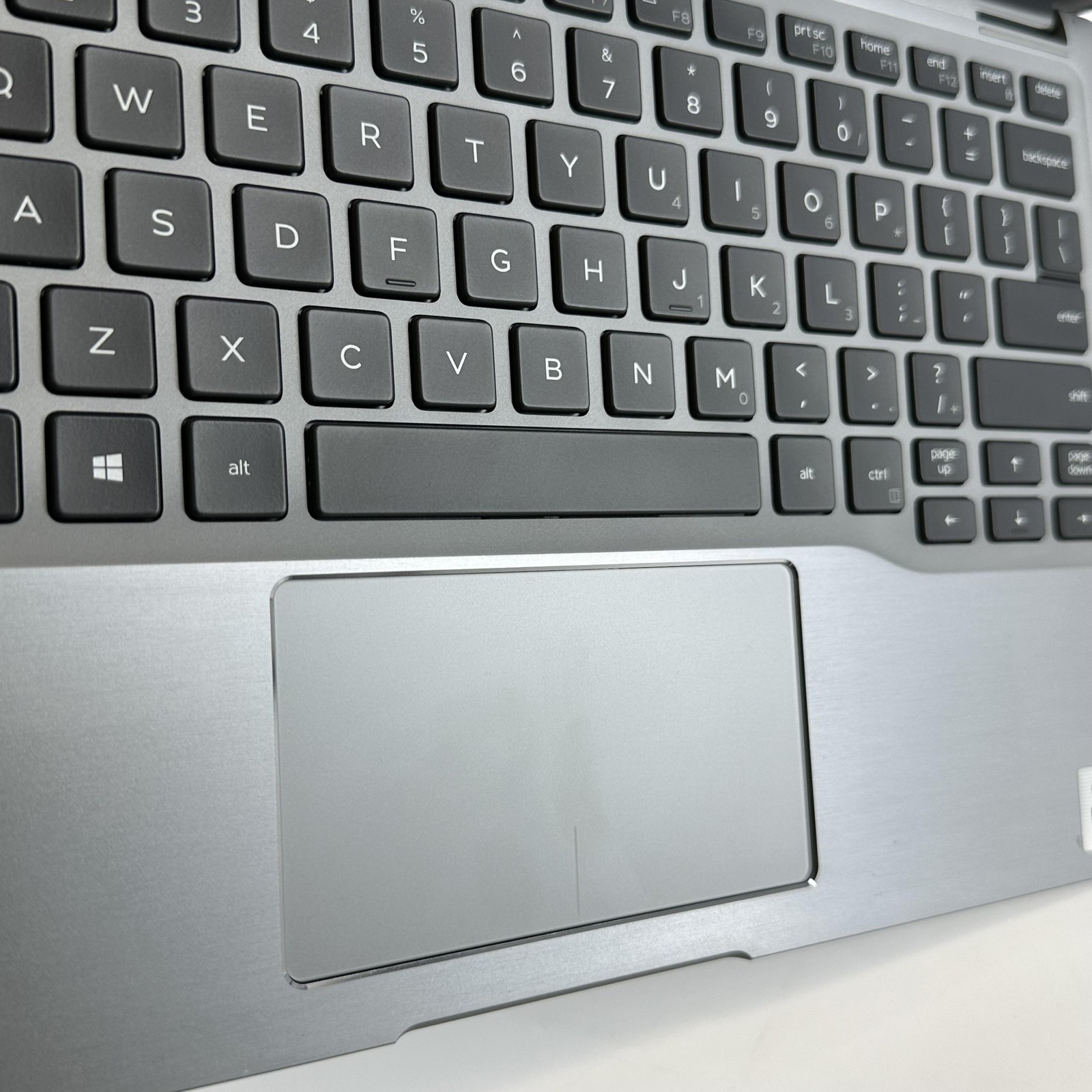 Dell Latitude 9410 (2-in-1) 14 FHD TOUCH i7-10610U 1.80GHz 16GB 512GB WHITE SPOT
