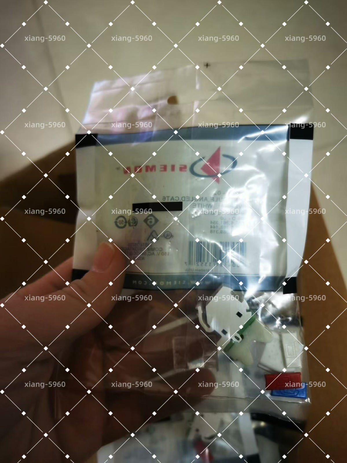 Siemon MX6-02 Outlet, MAX, UTP, CAT 6, RJ-45, Angled ,White Jack , New Box/50