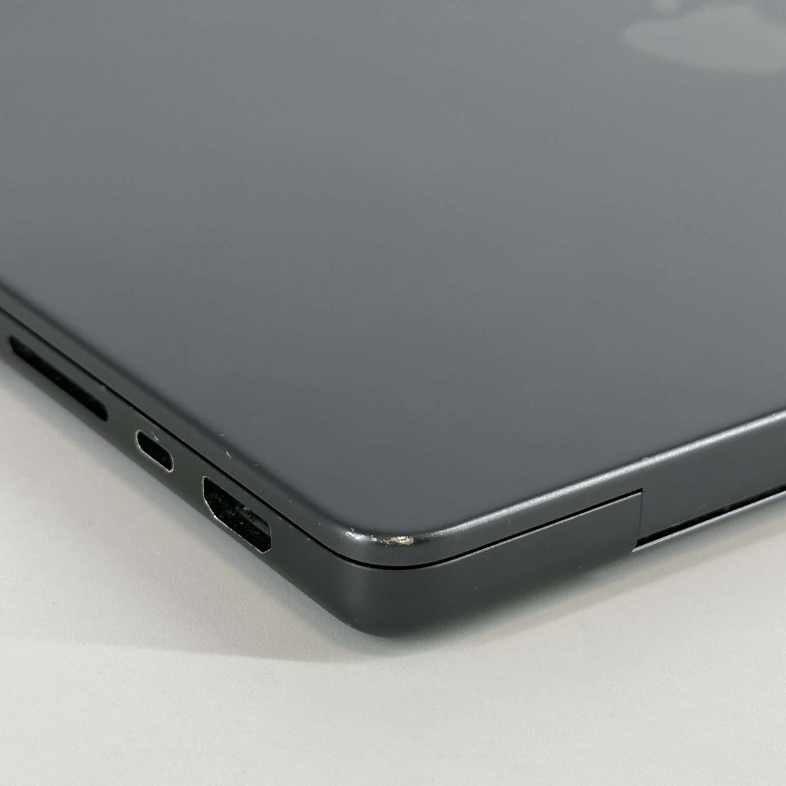 MacBook Pro 14 Space Black 2024 M4 Pro 14-Core CPU 20-Core GPU 24GB 1TB Pink Hue