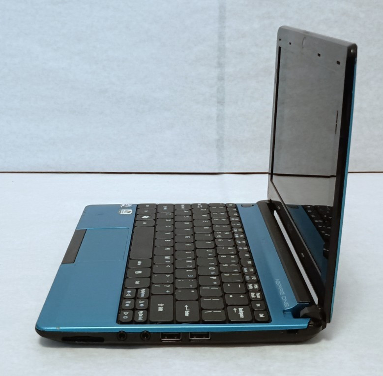 Blue Acer Aspire One Netbook / Laptop – Intel Atom 1.60 GHz CPU, 1 GB RAM, Win 7