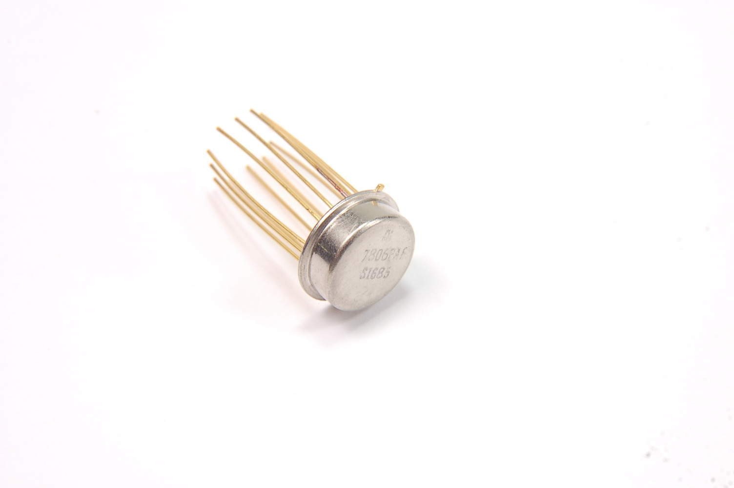 AMI – S1685 – Vintage Dual 480 Dynamic 256 to 500 Bit Shift Register, Gold Leads