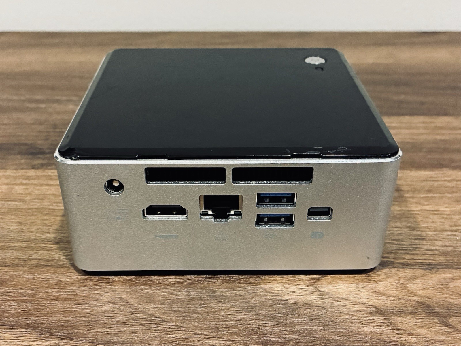 Intel NUC6i5SYH Barebones Mini PC – i5-6260U 1.80GHz CPU